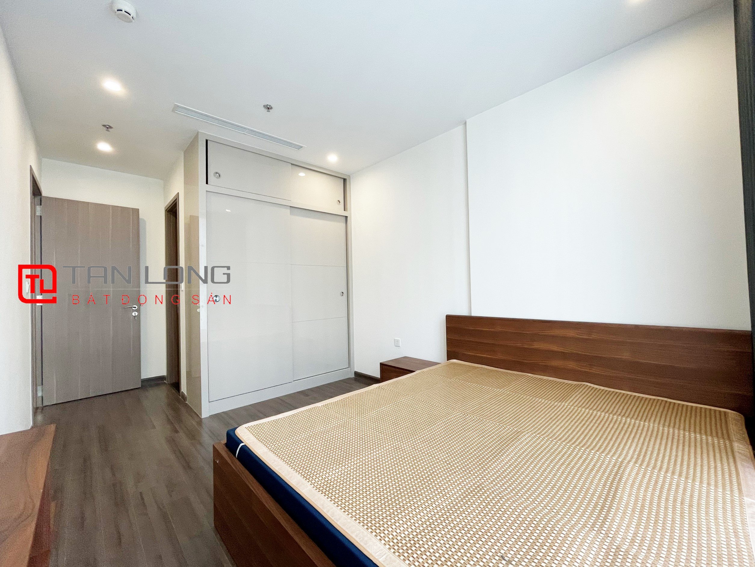 Fully Furnished Apartment for rent in S2 building at Vinhomes Symphony 8