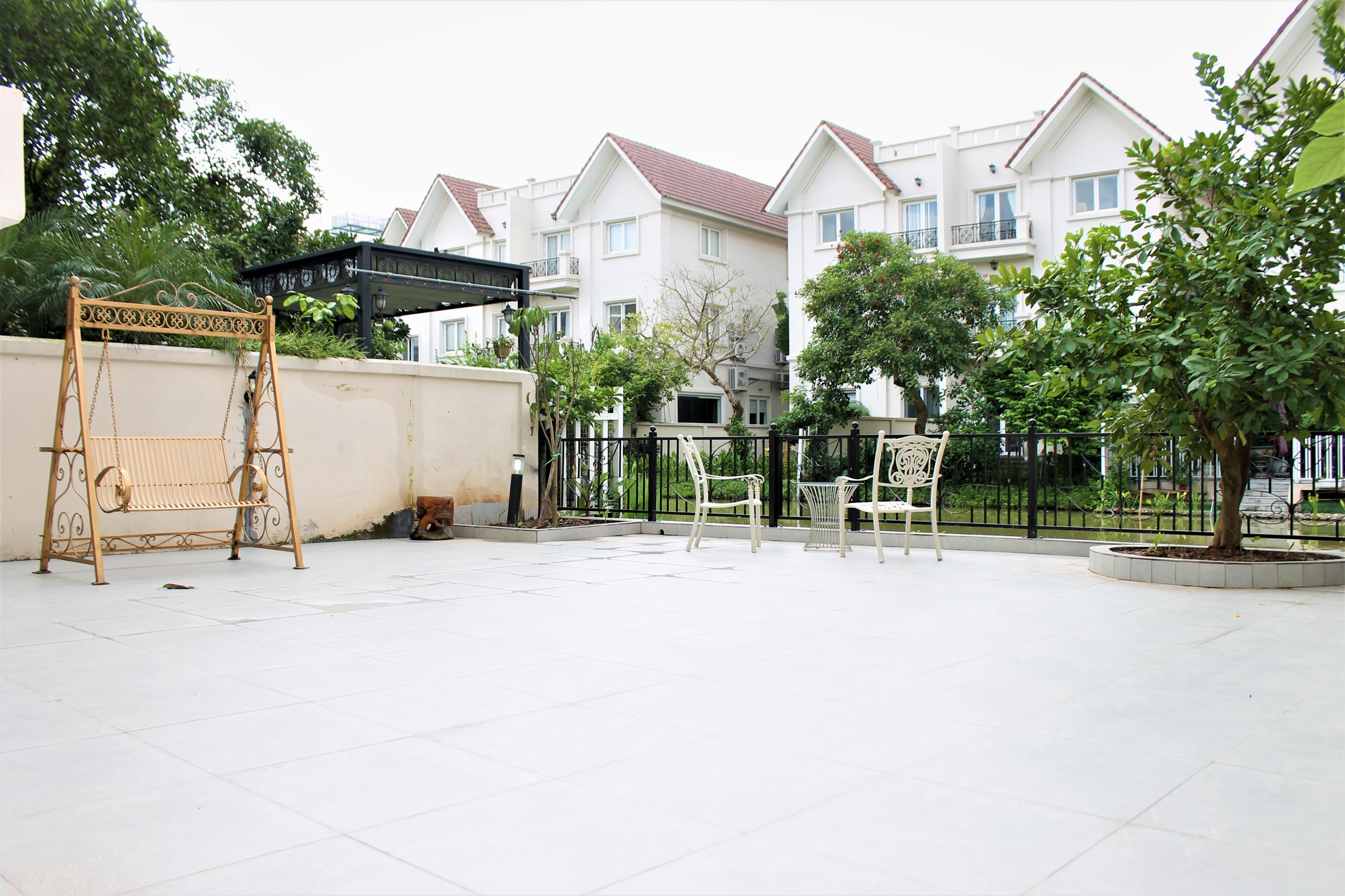Fully furnished Duplex Villa for rent in Vinhomes Riverside 15