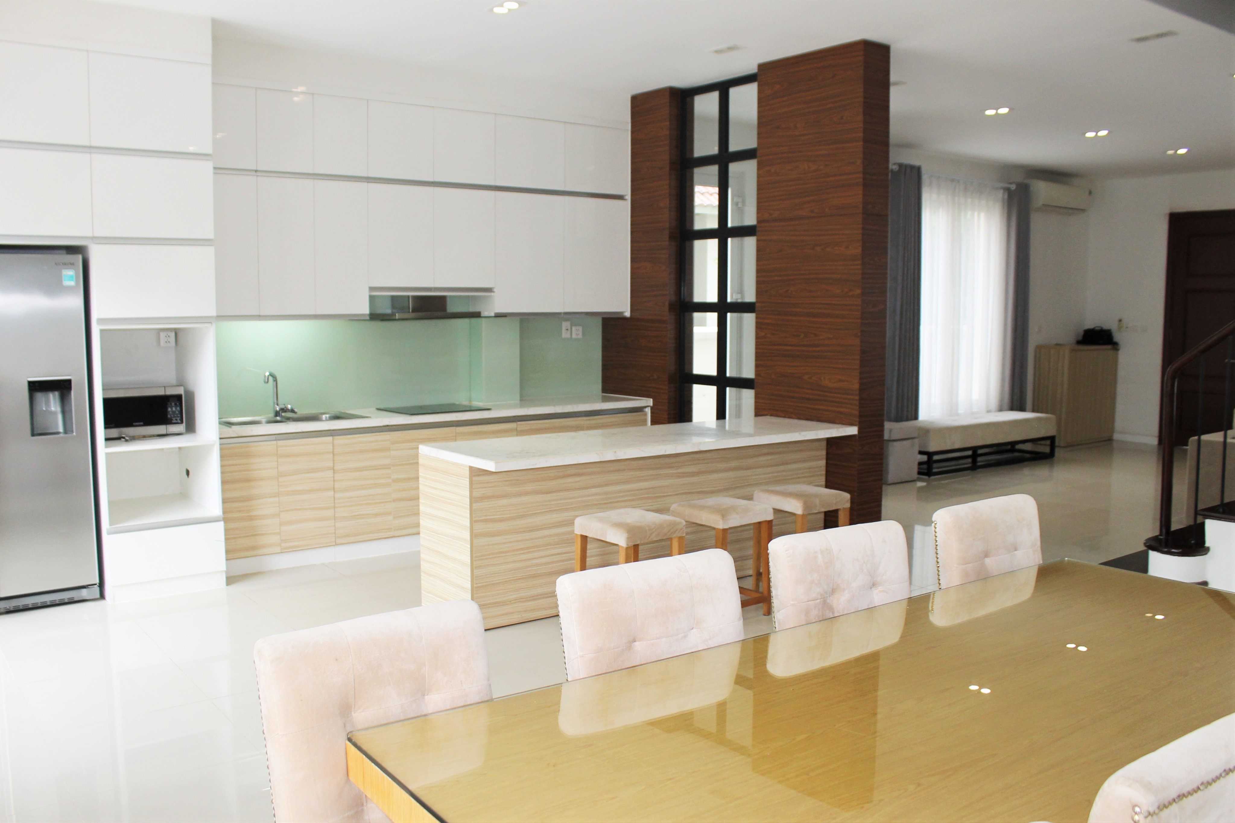 Fully furnished Duplex Villa for rent in Vinhomes Riverside 6