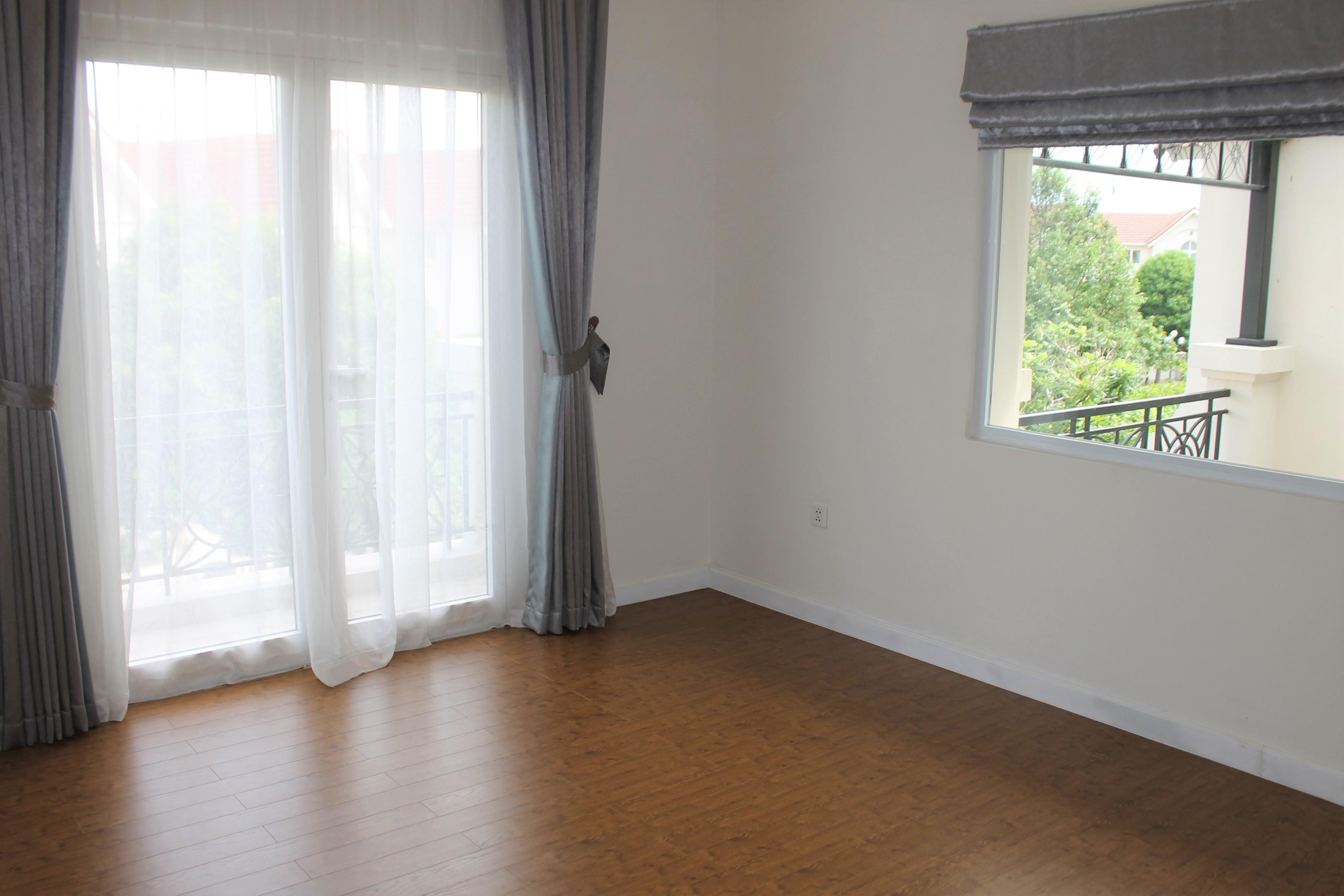 Fully furnished Duplex Villa for rent in Vinhomes Riverside 9