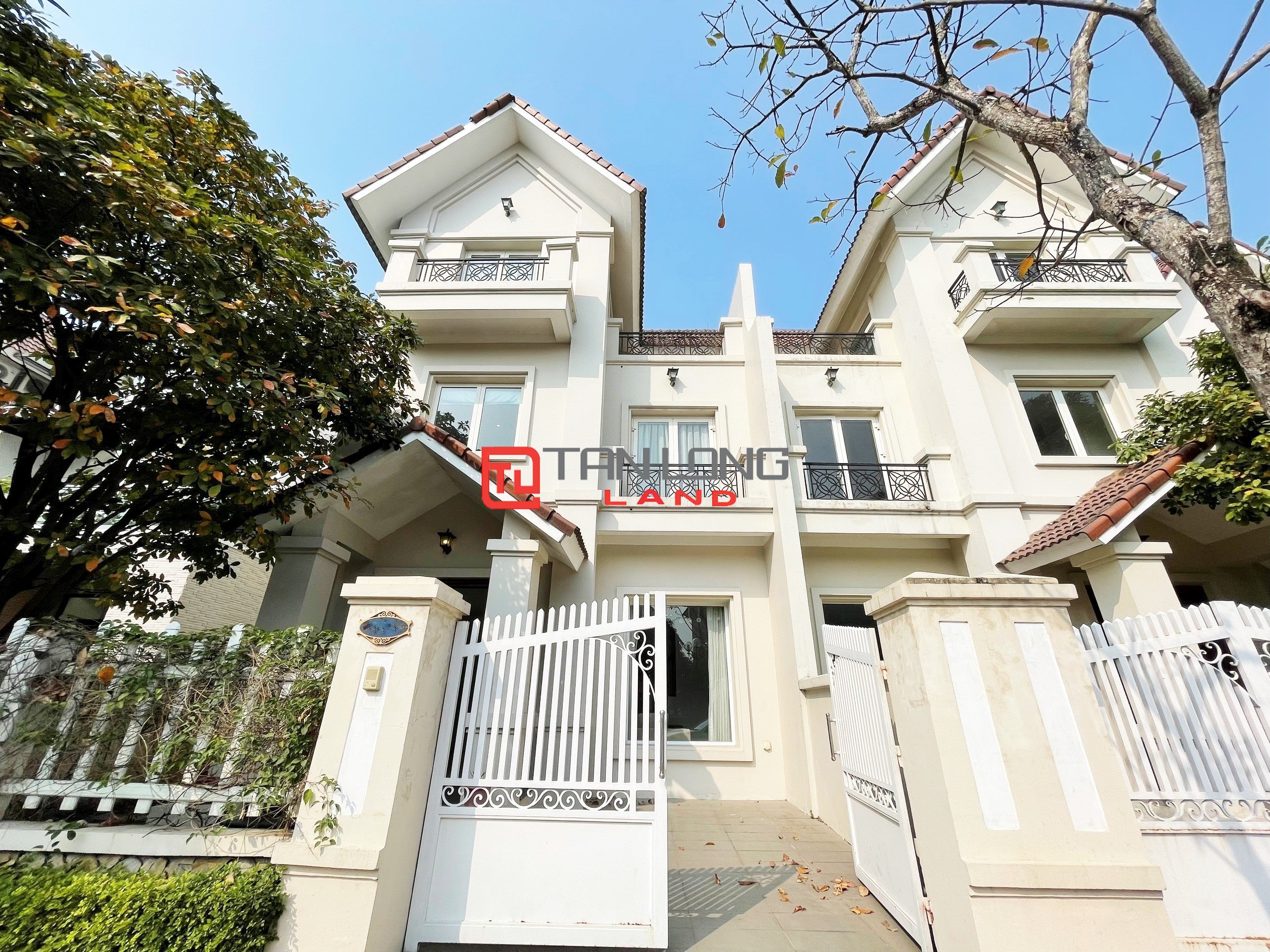 Fully Furnished Duplex Villa for rent near BIS International School at Vinhomes Riverside Long Bien 1