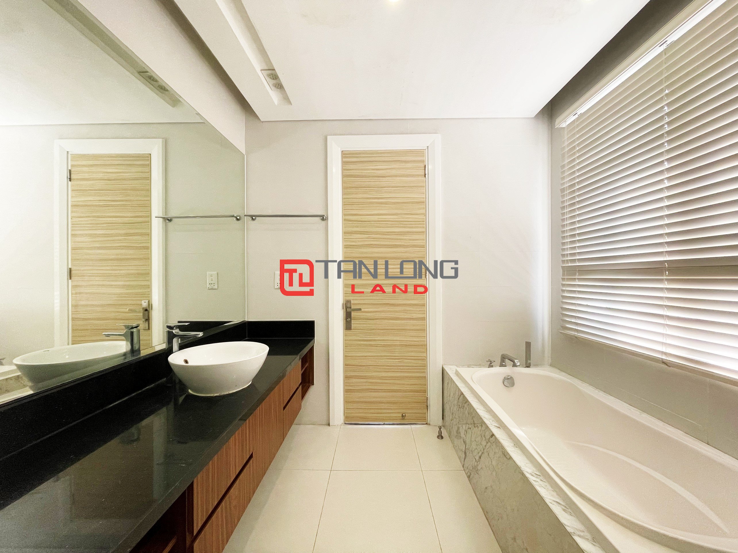 Fully Furnished Duplex Villa for rent near BIS International School at Vinhomes Riverside Long Bien 13