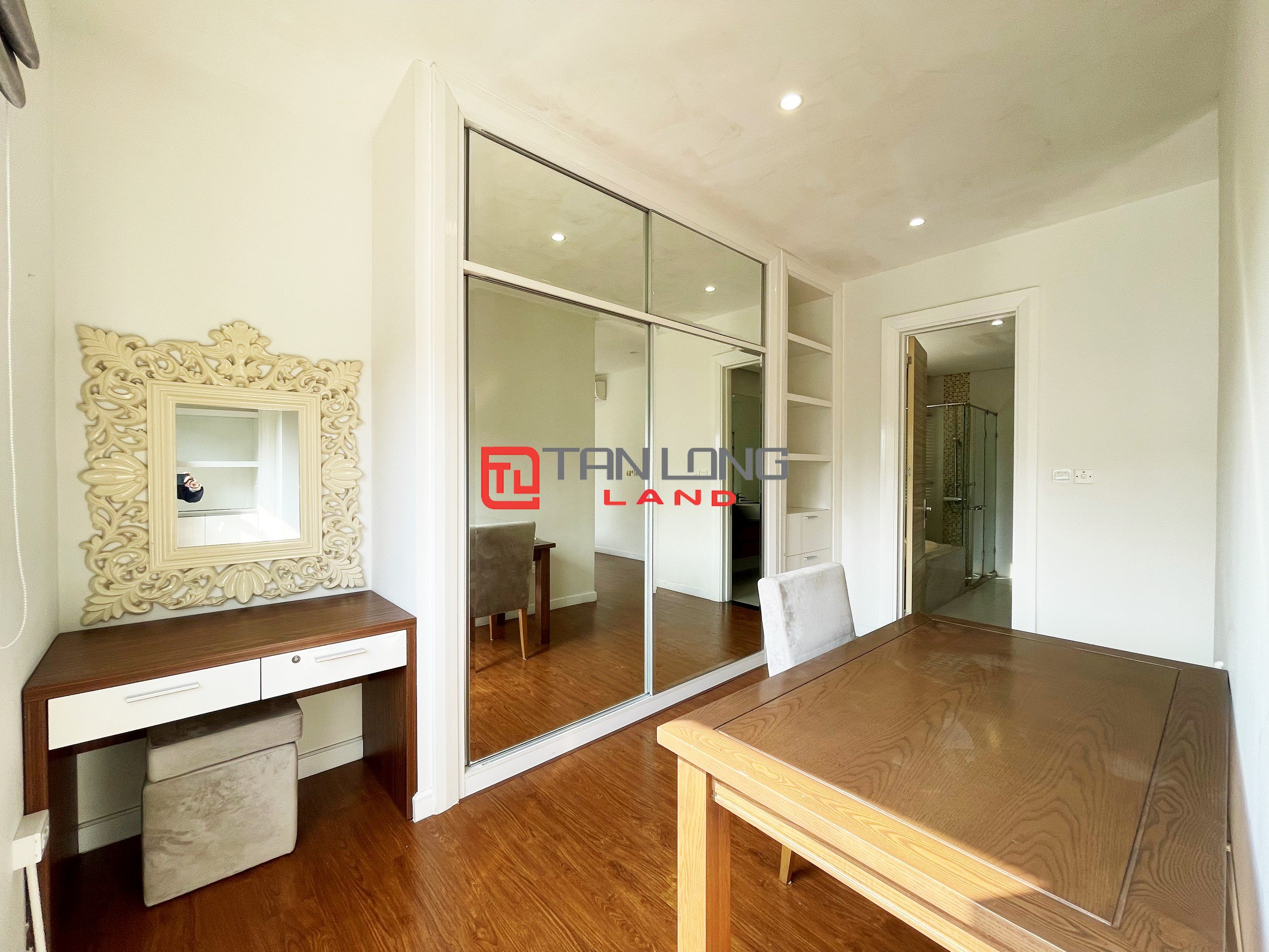 Fully Furnished Duplex Villa for rent near BIS International School at Vinhomes Riverside Long Bien 16