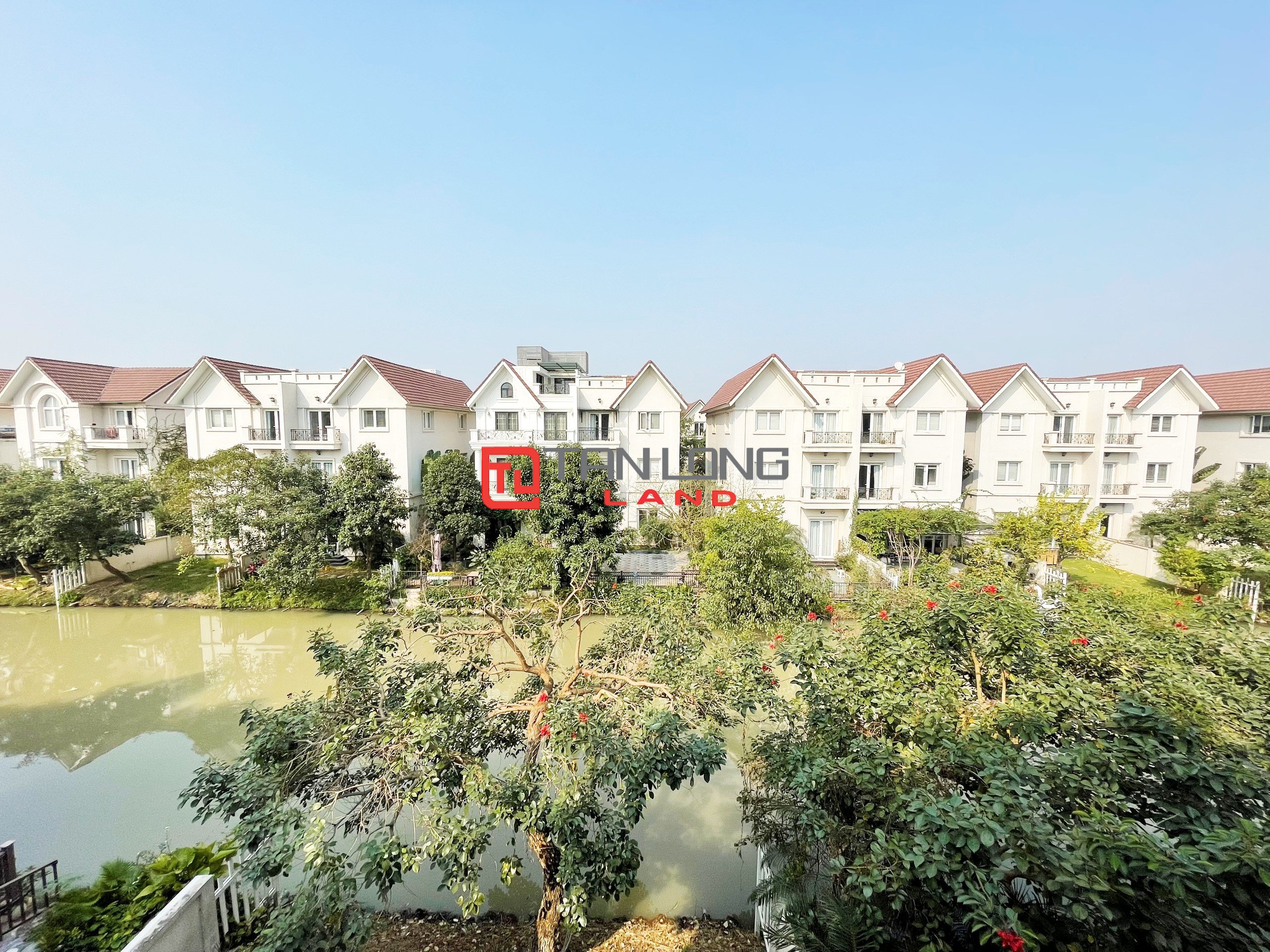 Fully Furnished Duplex Villa for rent near BIS International School at Vinhomes Riverside Long Bien 17