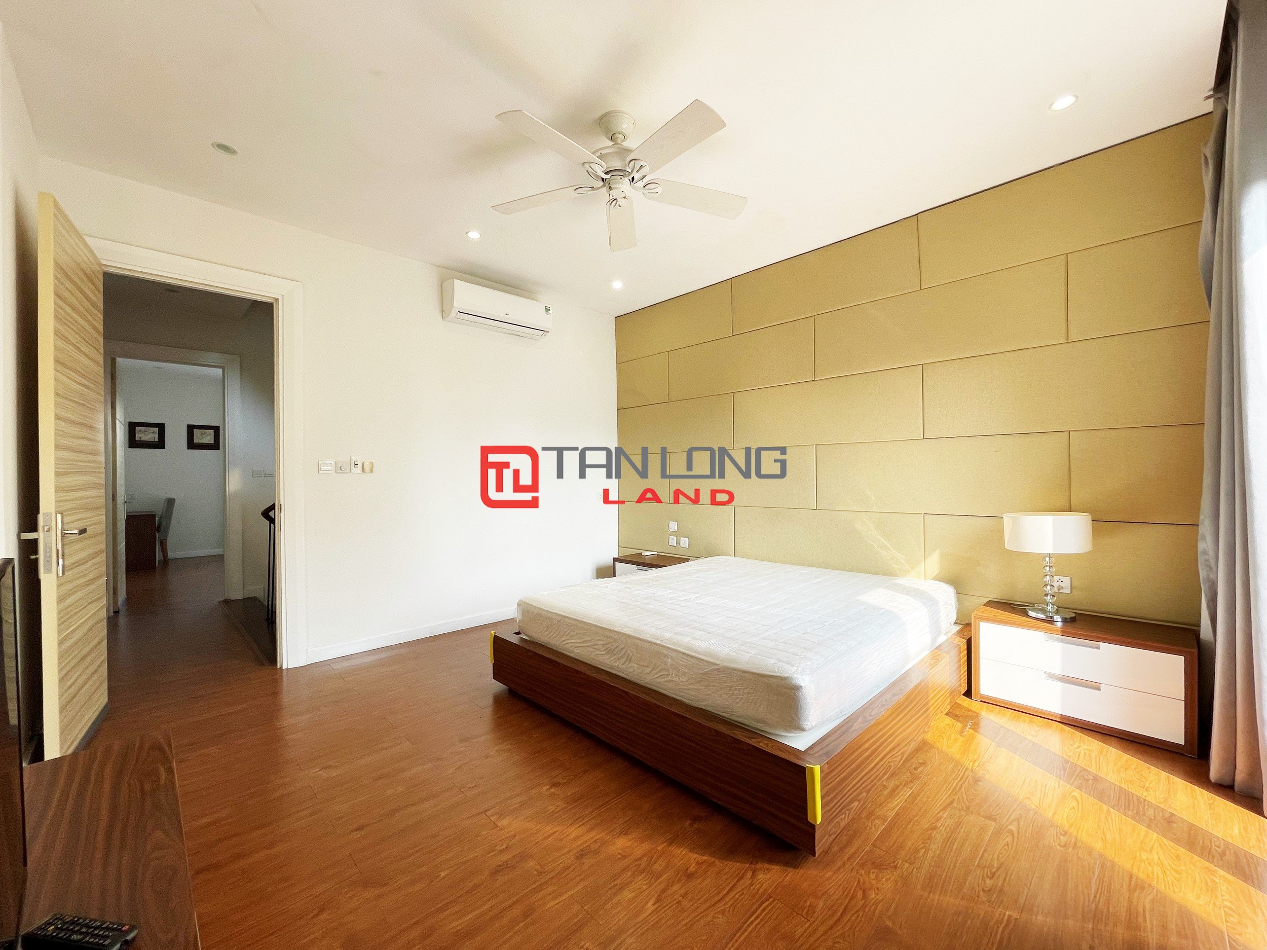 Fully Furnished Duplex Villa for rent near BIS International School at Vinhomes Riverside Long Bien 7