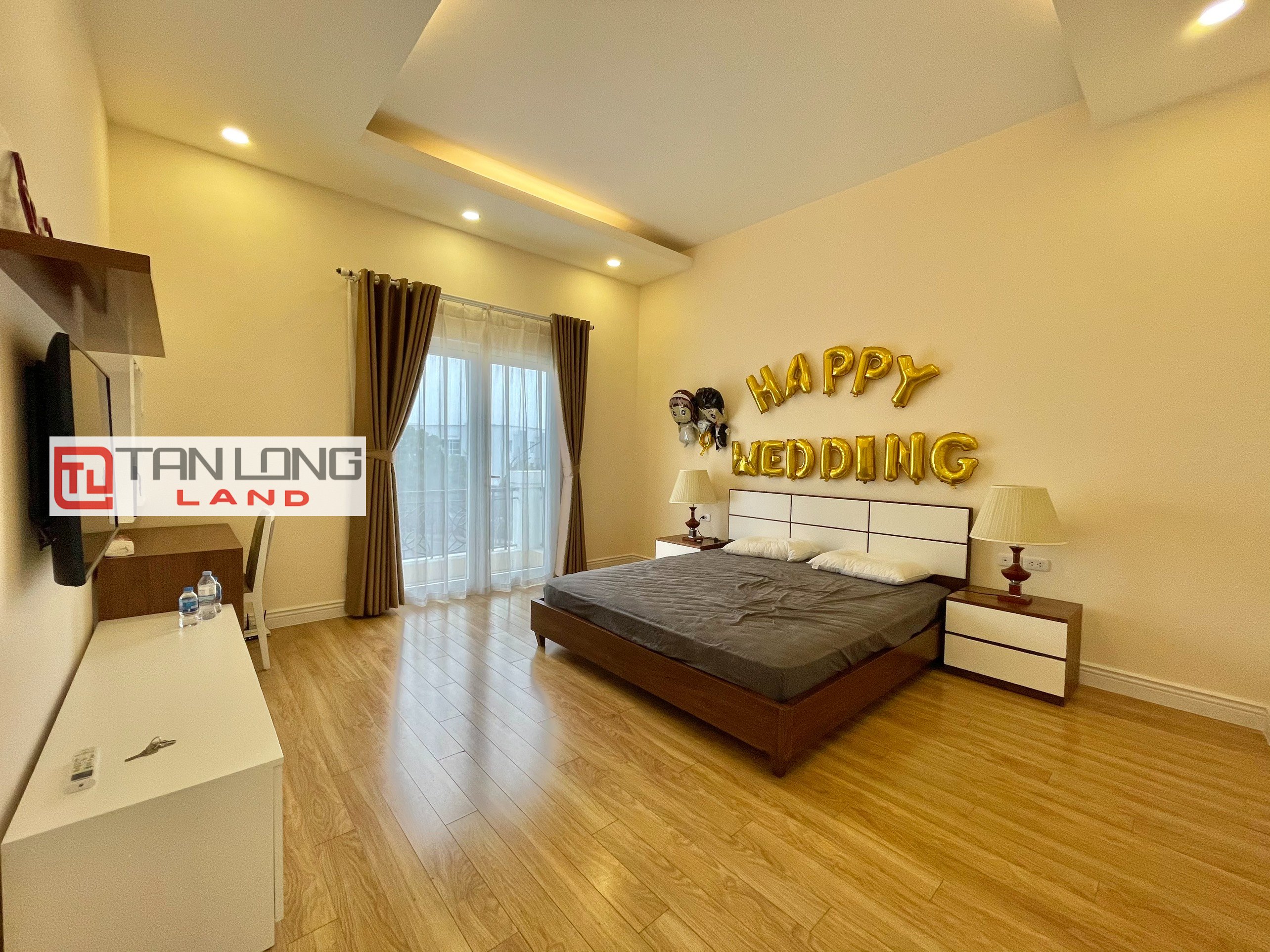 Fully furnished duplex villa for rent near BIS international school at Vinhomes Riverside 11