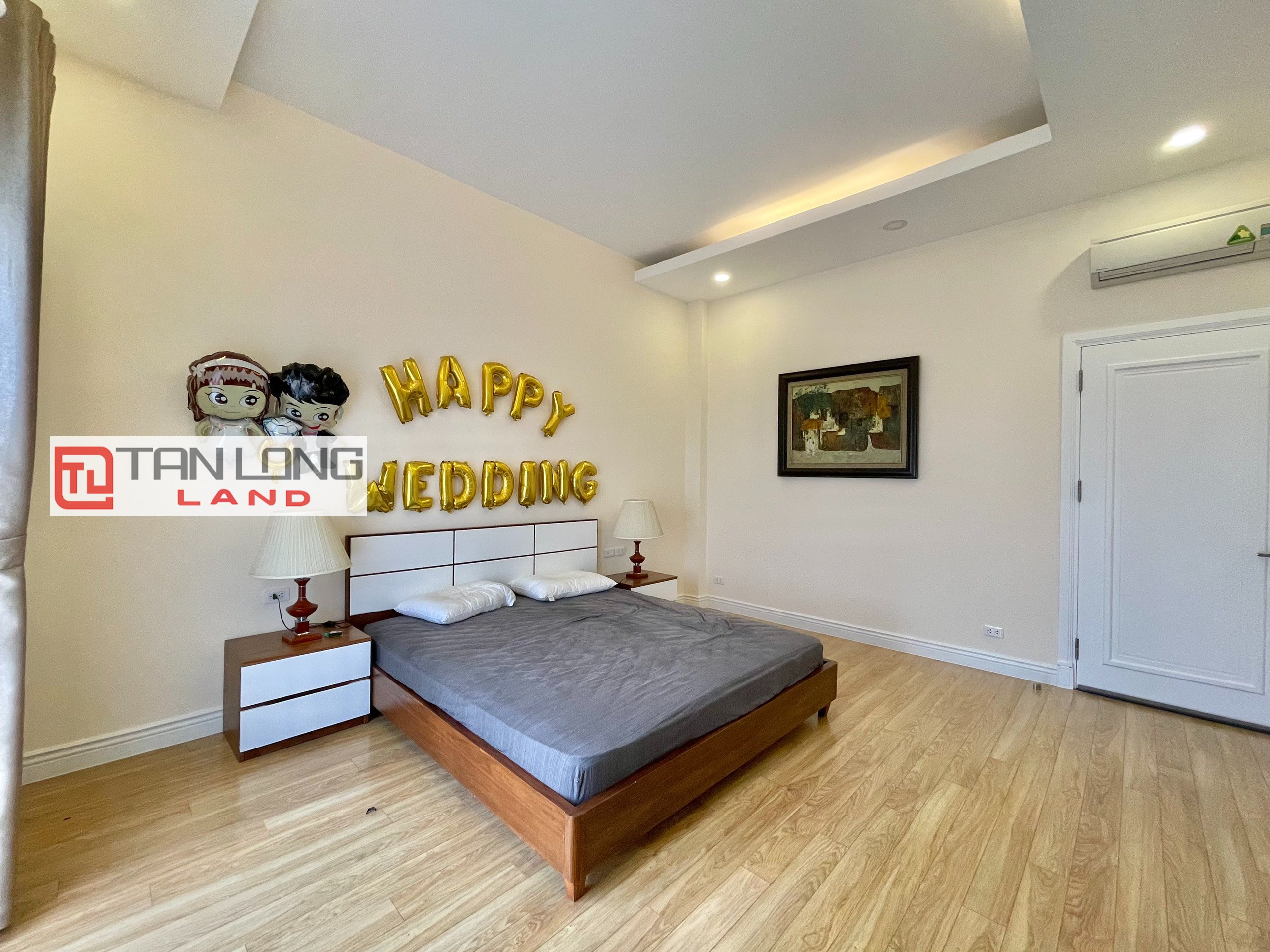 Fully furnished duplex villa for rent near BIS international school at Vinhomes Riverside 12