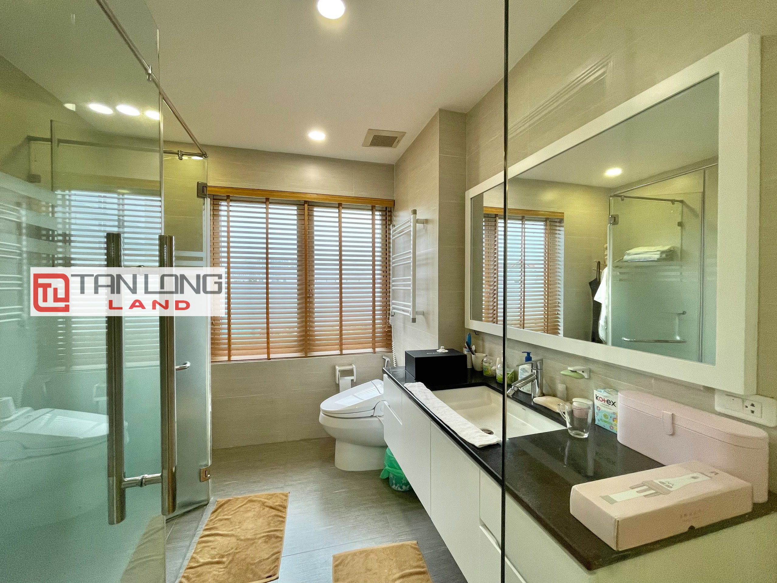 Fully furnished duplex villa for rent near BIS international school at Vinhomes Riverside 13