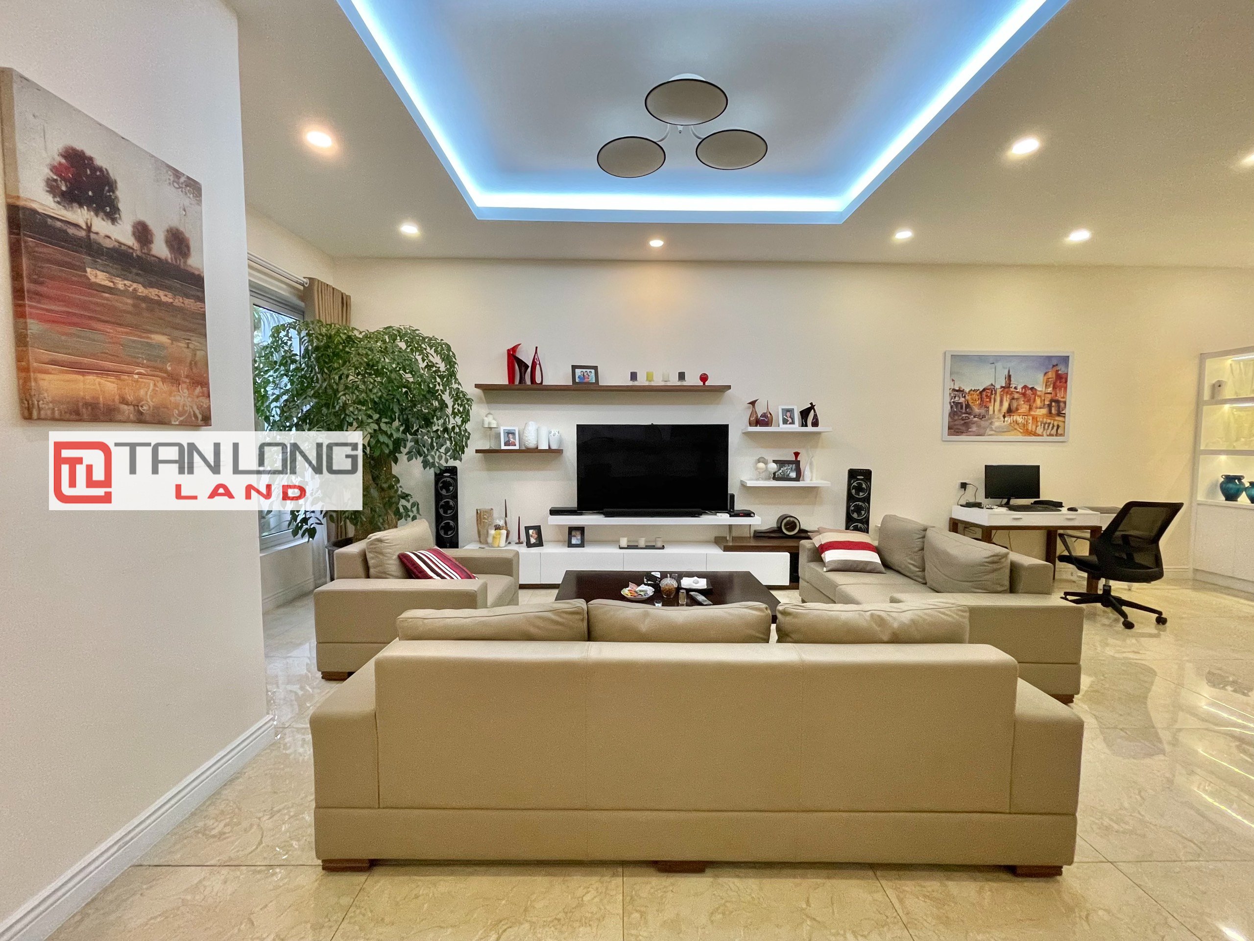 Fully furnished duplex villa for rent near BIS international school at Vinhomes Riverside 4
