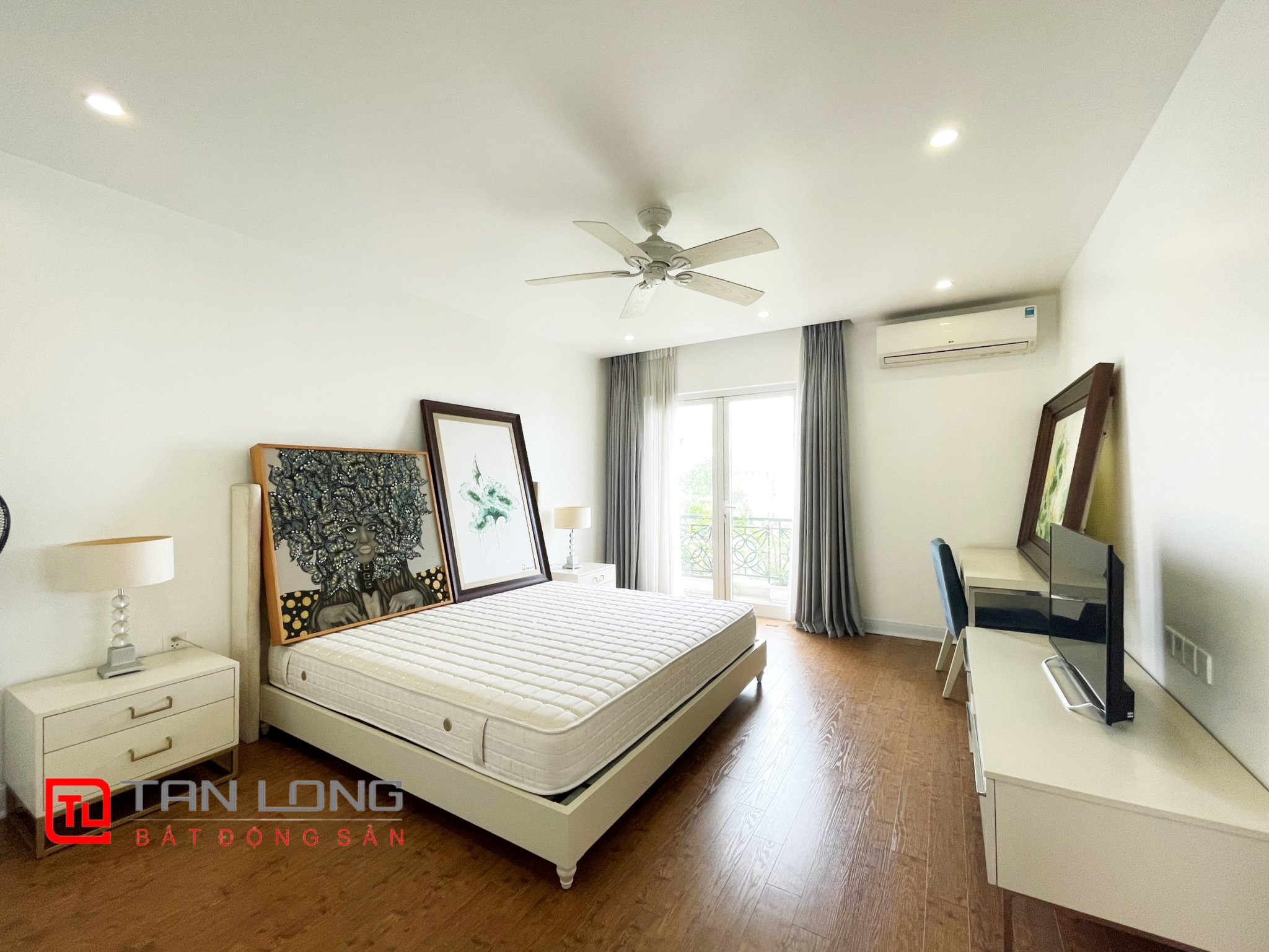 Fully furnished Duplex Villa for rent near Vincom Shopping Center at Vinhomes Riverside 15