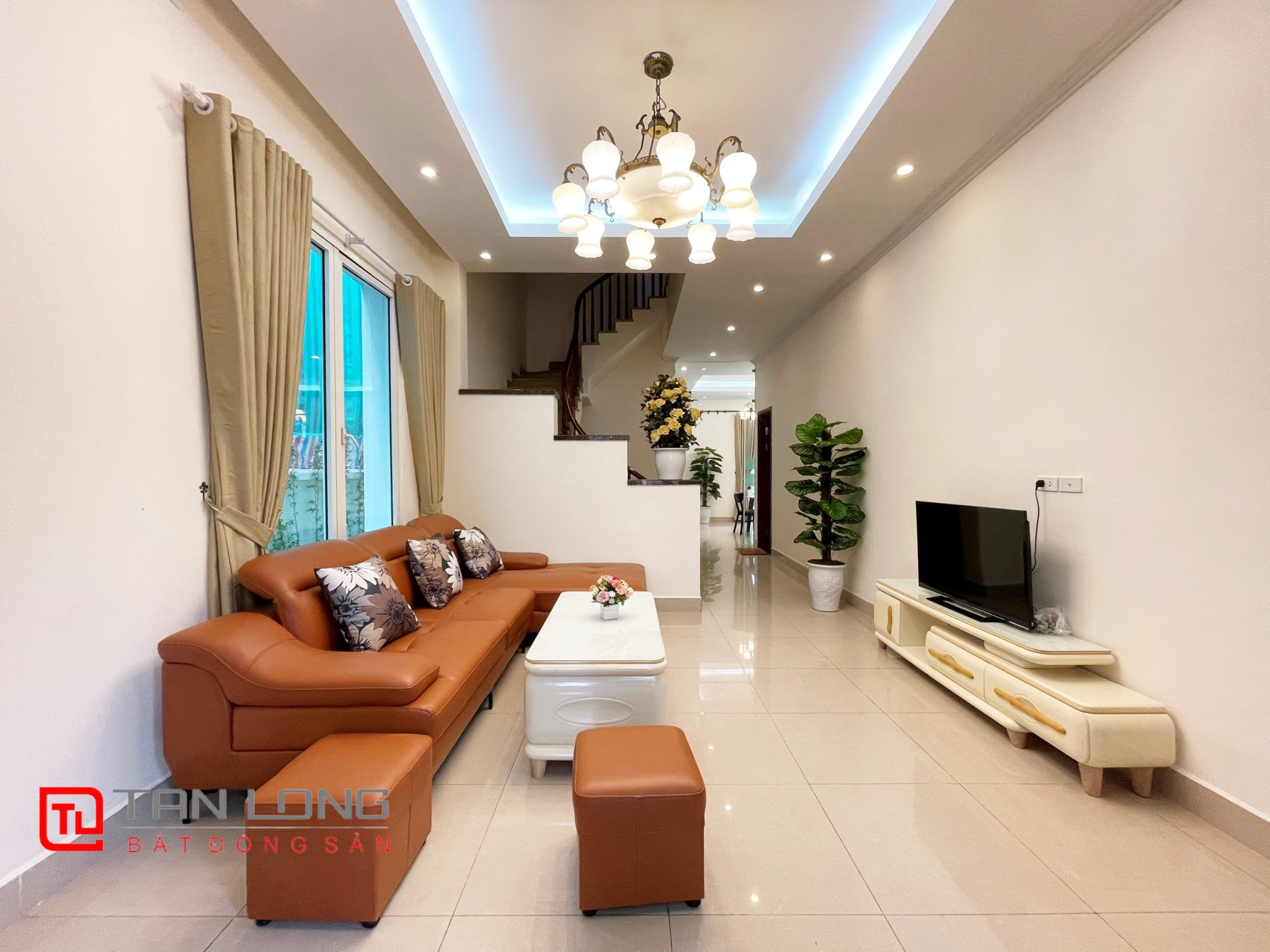 Fully furnished Duplex Villa for rent with a view of the fork in the river at Vinhomes Riverside 1
