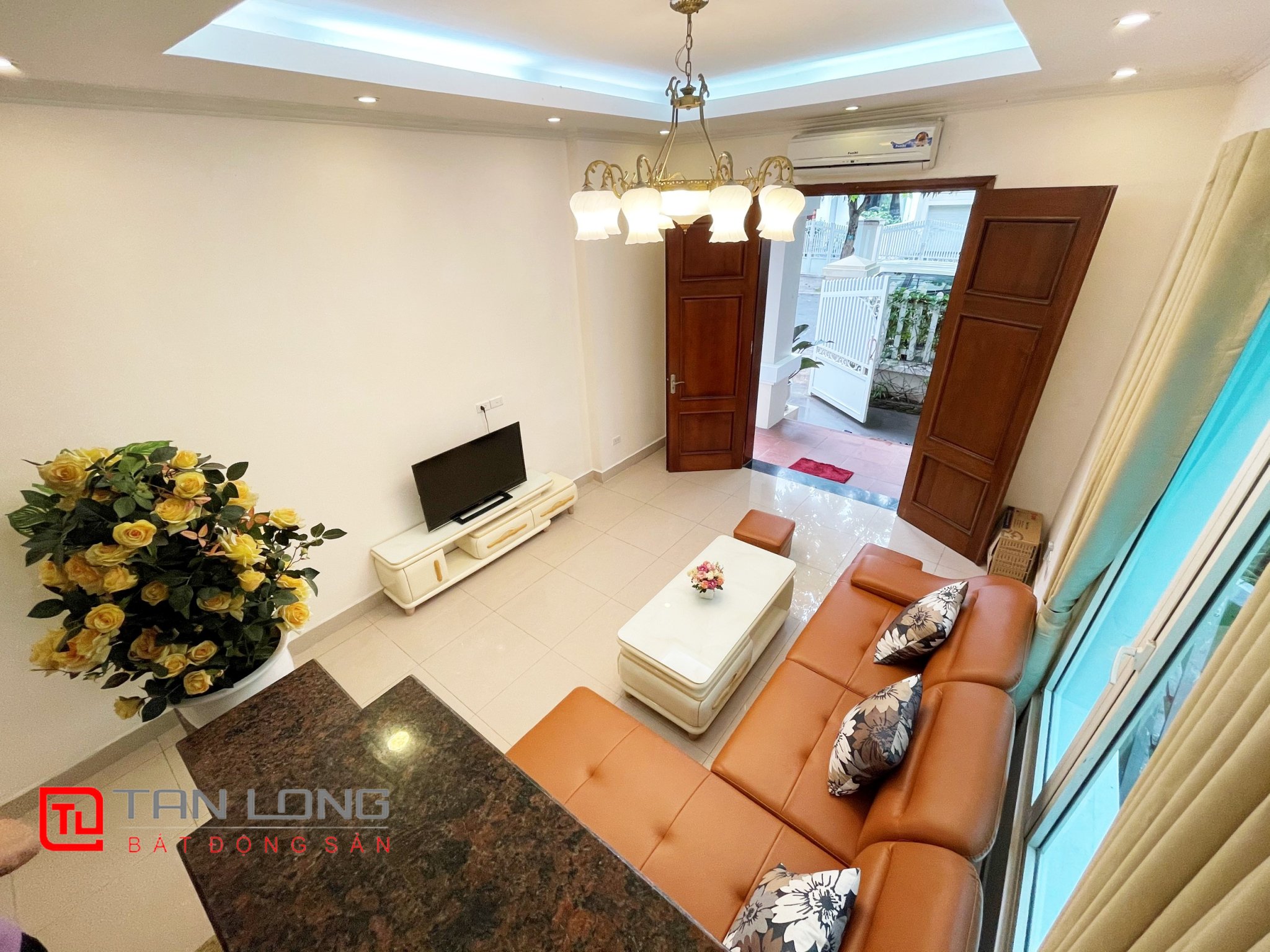Fully furnished Duplex Villa for rent with a view of the fork in the river at Vinhomes Riverside 2