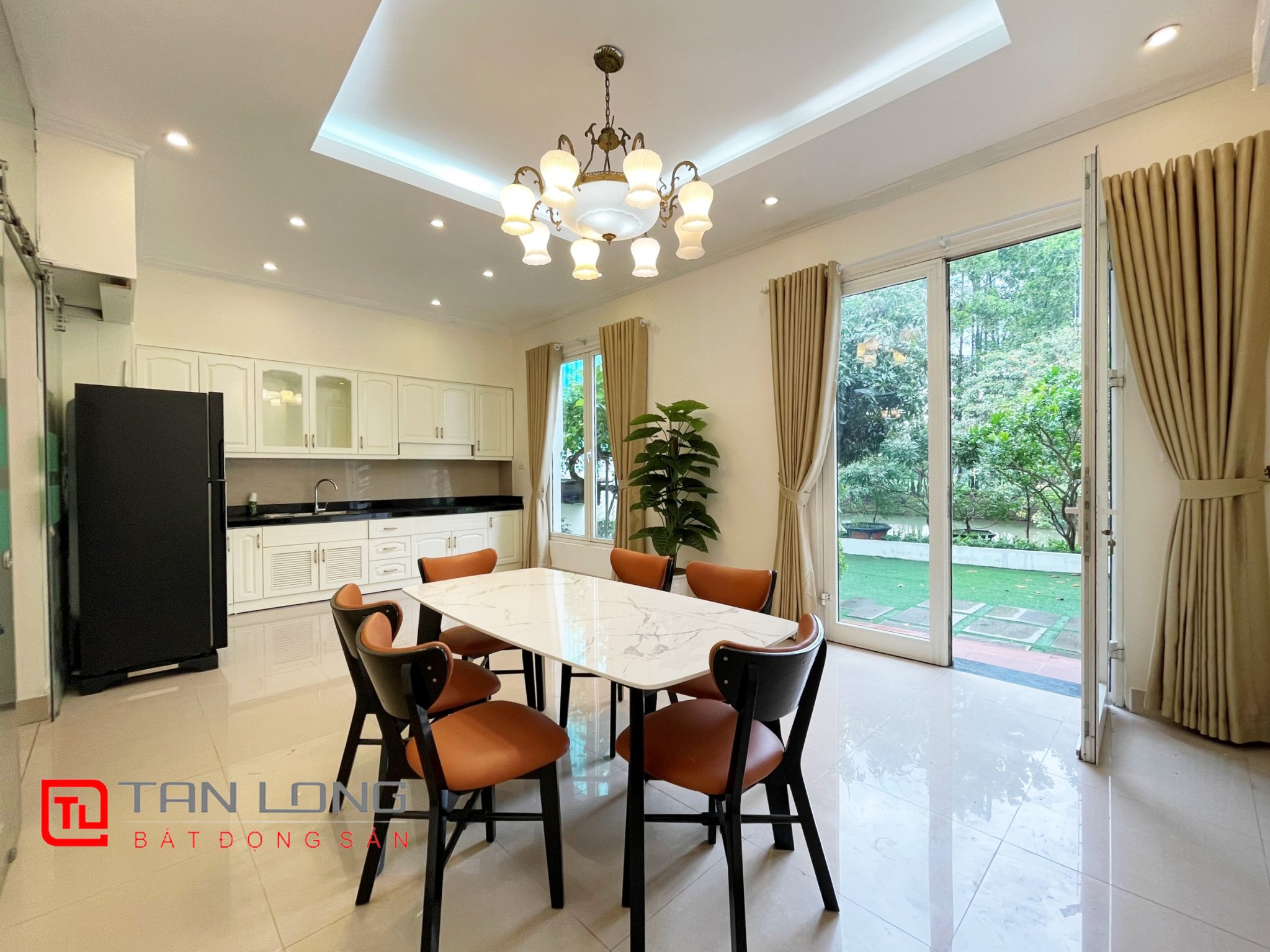 Fully furnished Duplex Villa for rent with a view of the fork in the river at Vinhomes Riverside 3