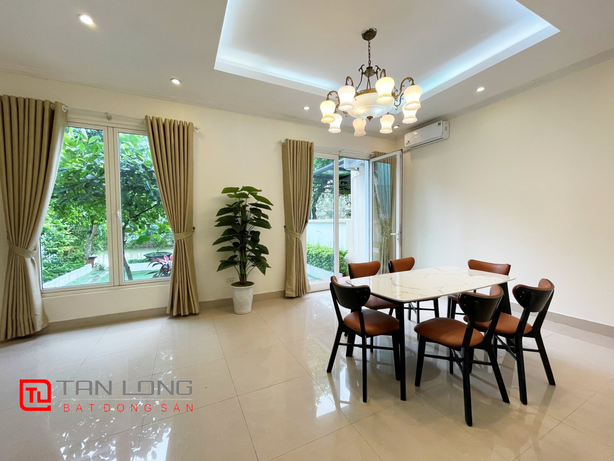 Fully furnished Duplex Villa for rent with a view of the fork in the river at Vinhomes Riverside 4