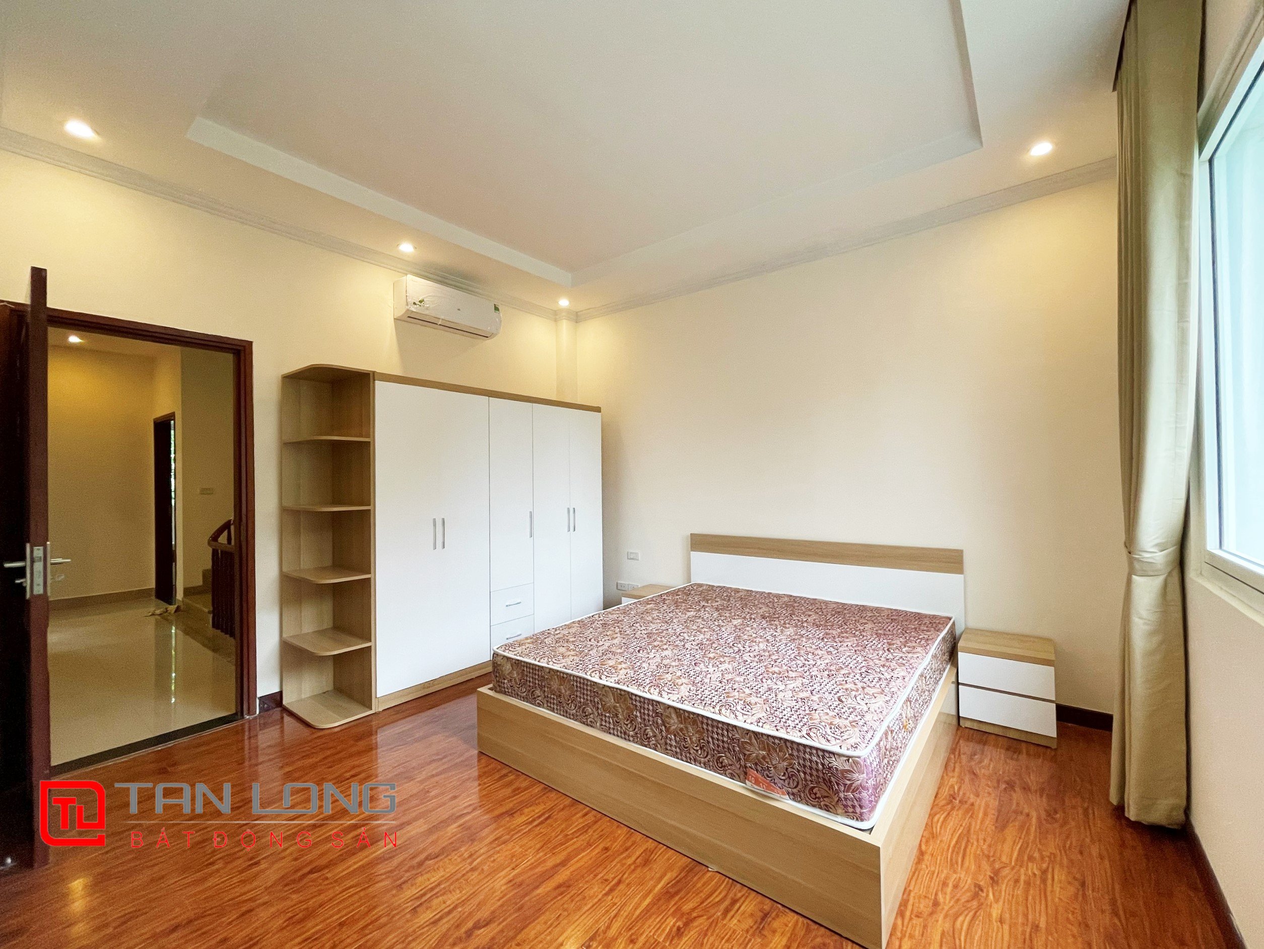 Fully furnished Duplex Villa for rent with a view of the fork in the river at Vinhomes Riverside 10