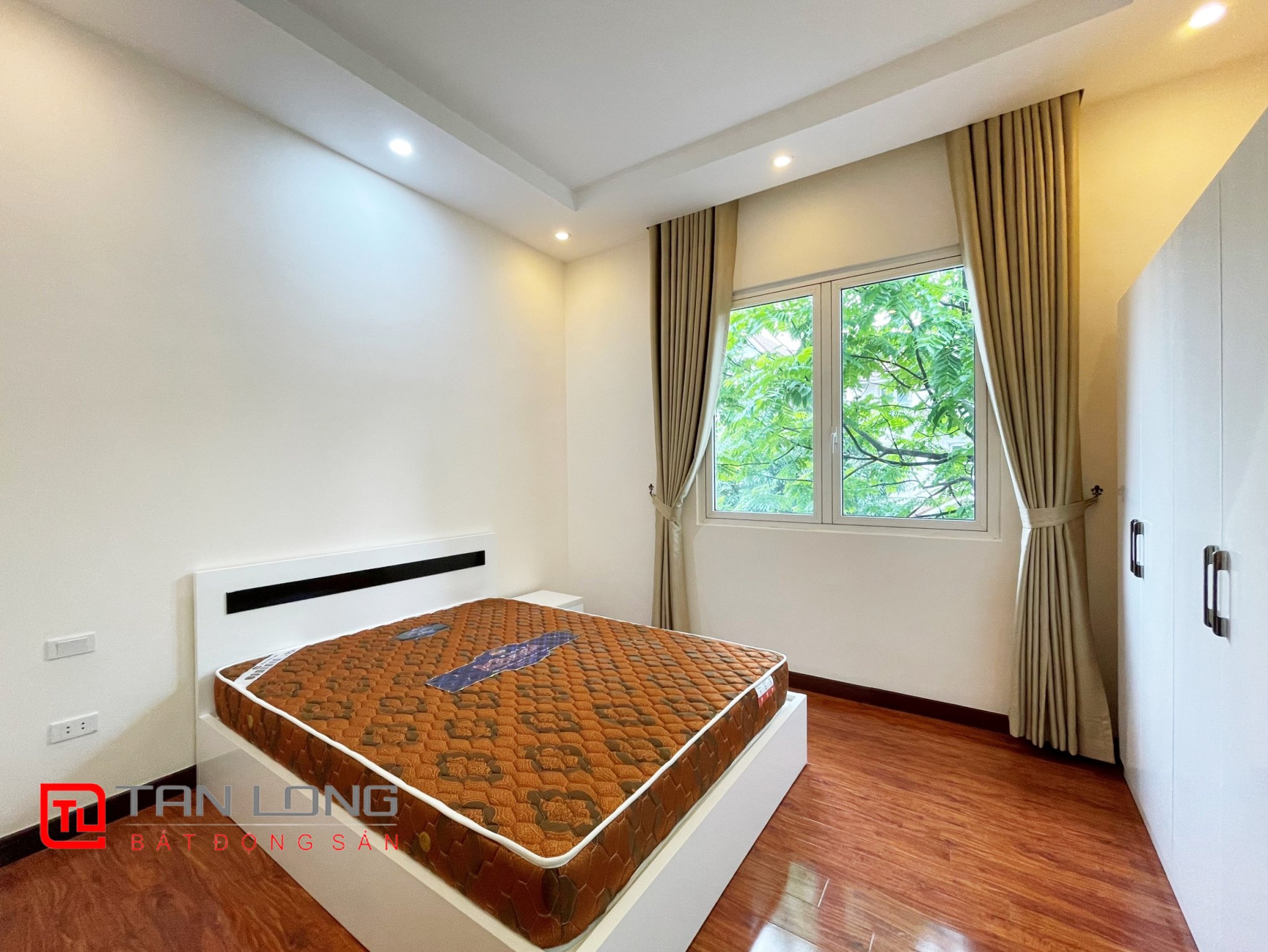 Fully furnished Duplex Villa for rent with a view of the fork in the river at Vinhomes Riverside 11