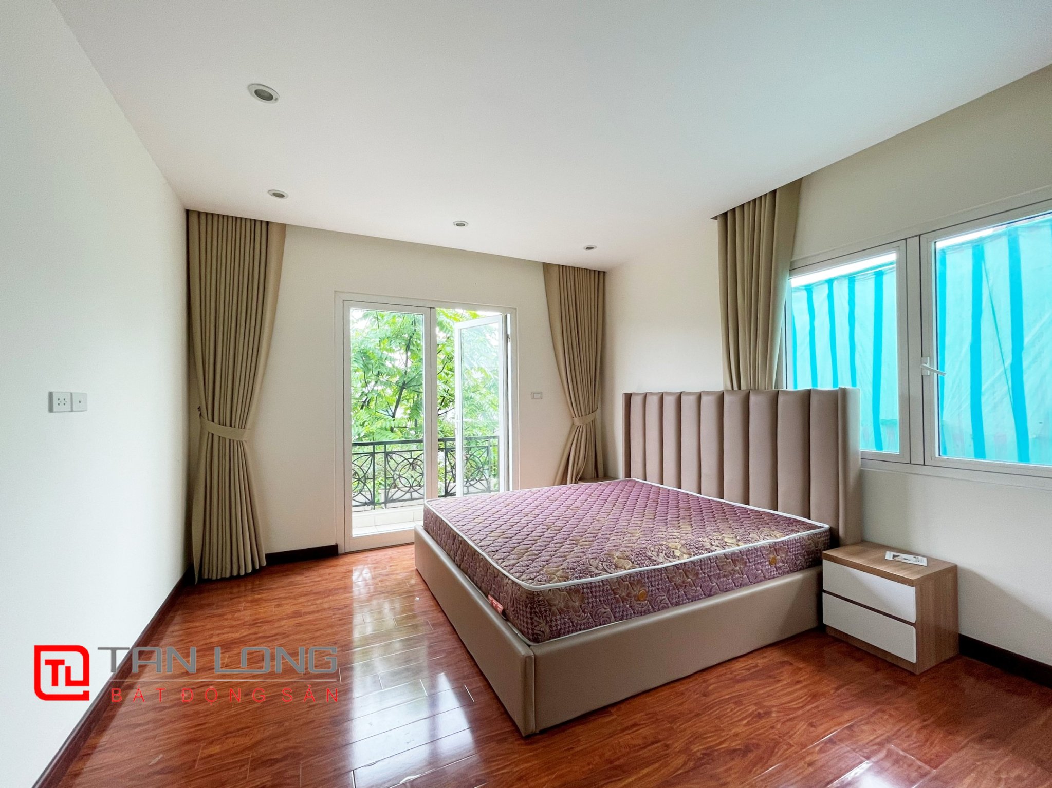 Fully furnished Duplex Villa for rent with a view of the fork in the river at Vinhomes Riverside 6