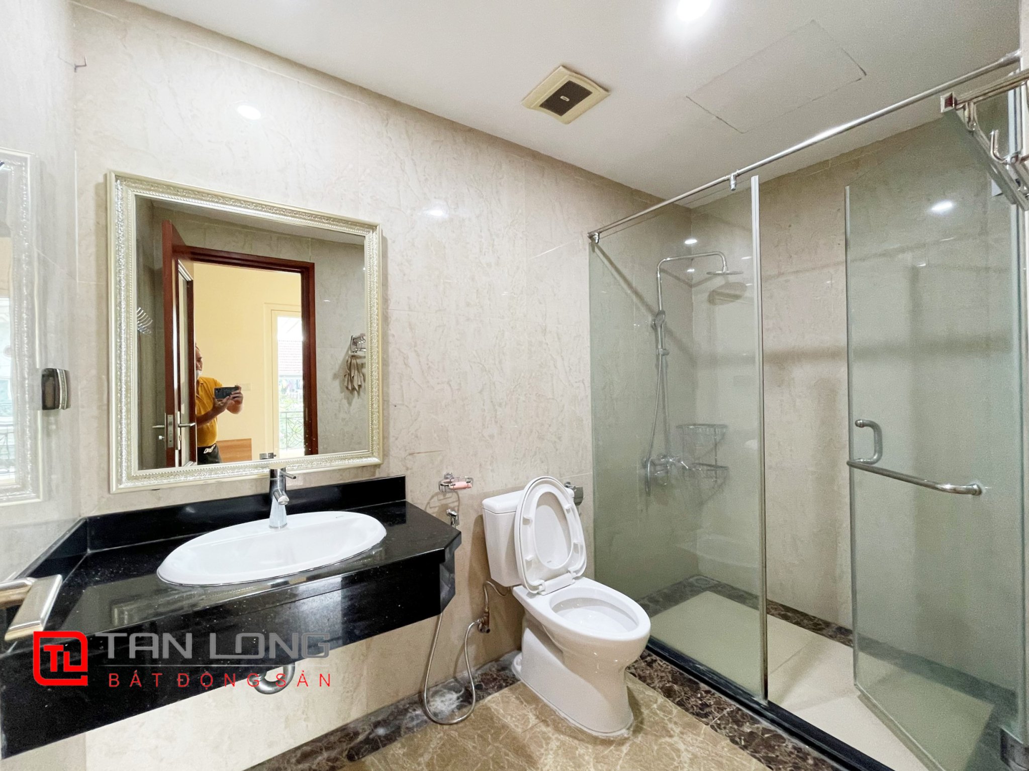 Fully furnished Duplex Villa for rent with a view of the fork in the river at Vinhomes Riverside 8