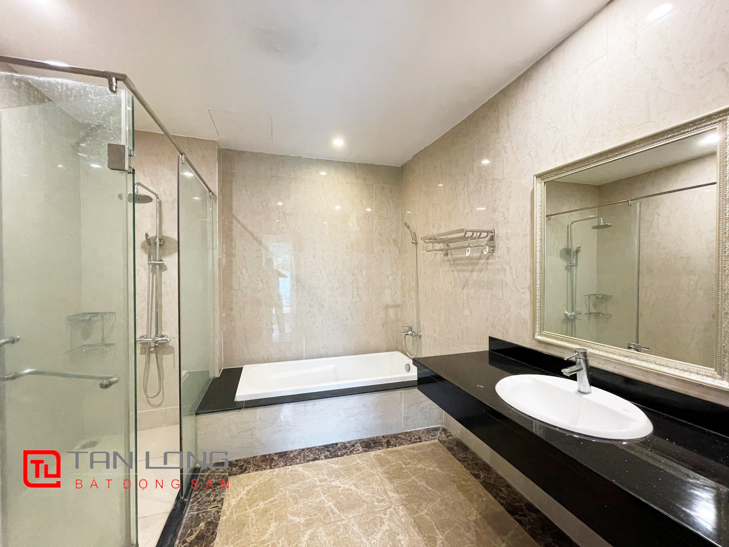 Fully furnished Duplex Villa for rent with a view of the fork in the river at Vinhomes Riverside 9