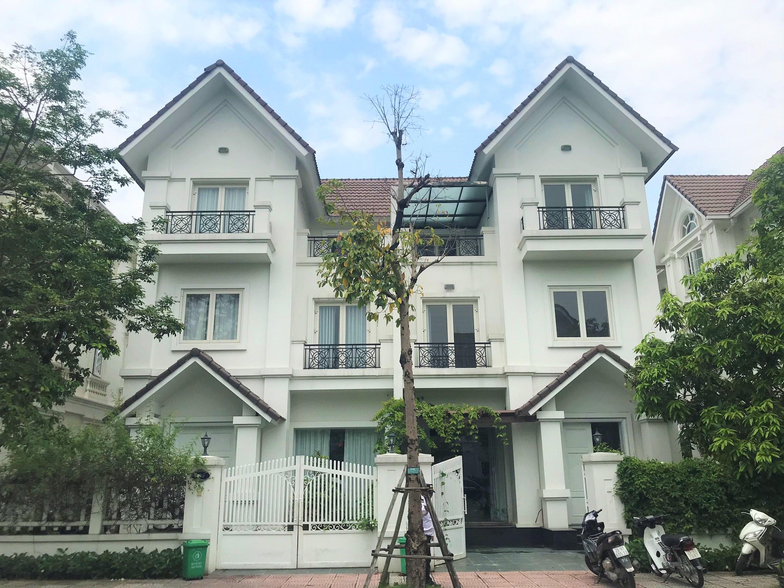 Fully furnished Duplex Villa in Vinhomes Riverside - close to almost utilites 1
