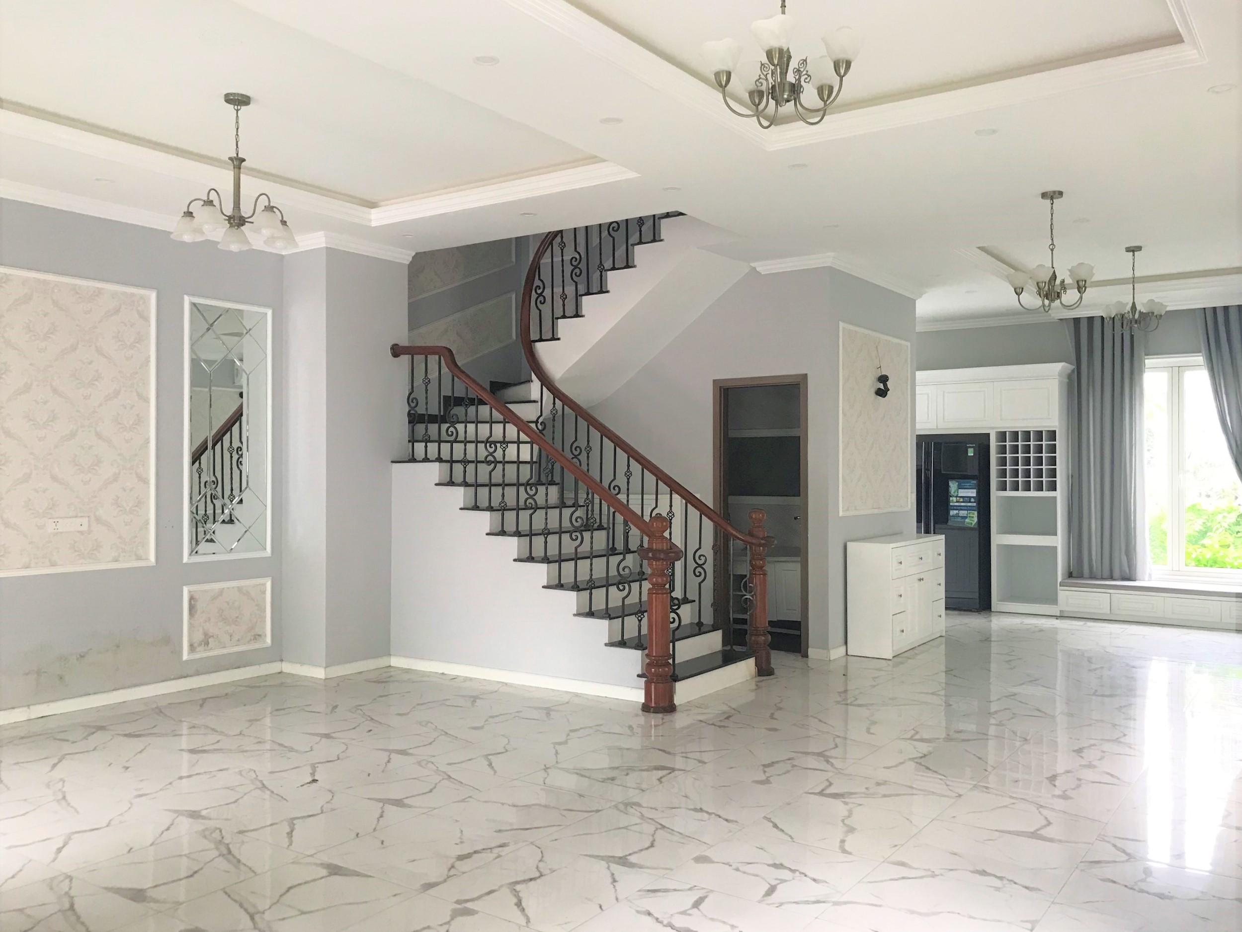 Fully furnished Duplex Villa in Vinhomes Riverside - close to almost utilites 2