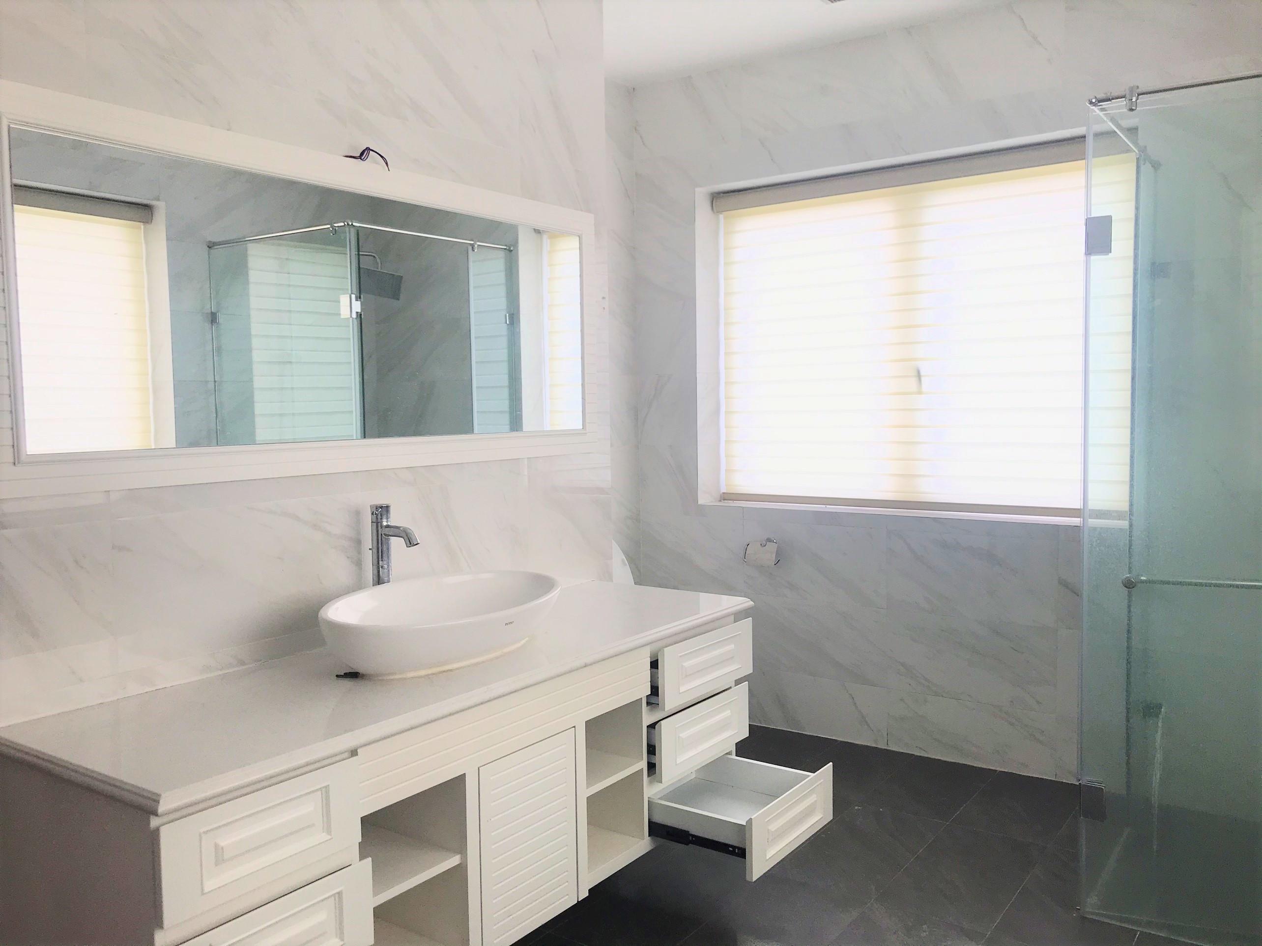 Fully furnished Duplex Villa in Vinhomes Riverside - close to almost utilites 8