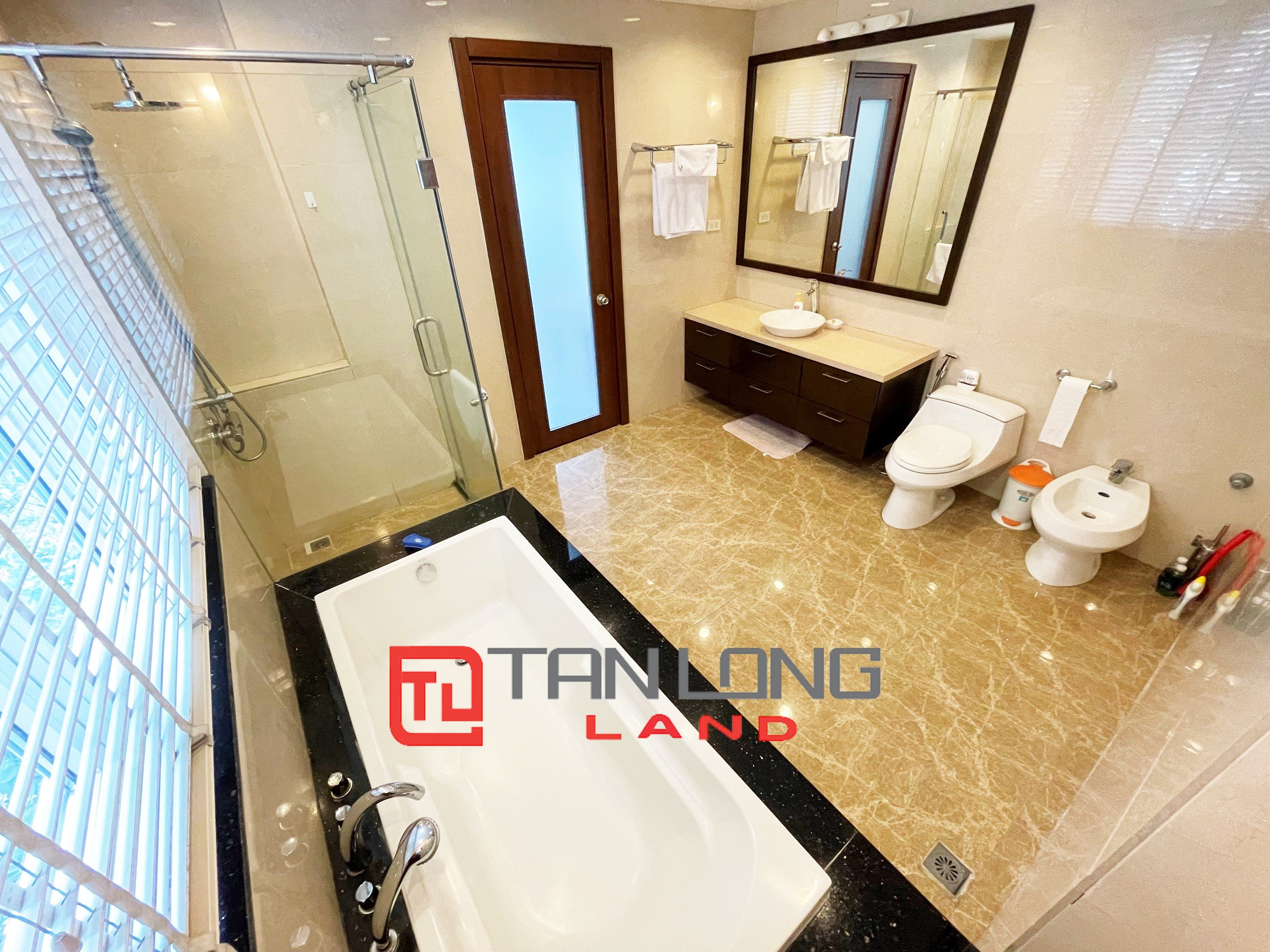 Fully Furnished Villa for rent with 4 Bedrooms near Vincom Shopping Center at Vinhomes Riverside 15