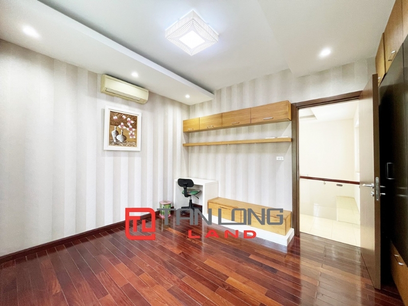 Fully furnished villas for rent in Vinhomes Riverside - Remarkable level of resort-style 2