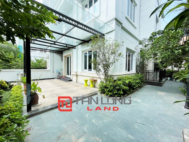 Fully furnished villas for rent in Vinhomes Riverside - Remarkable level of resort-style 6