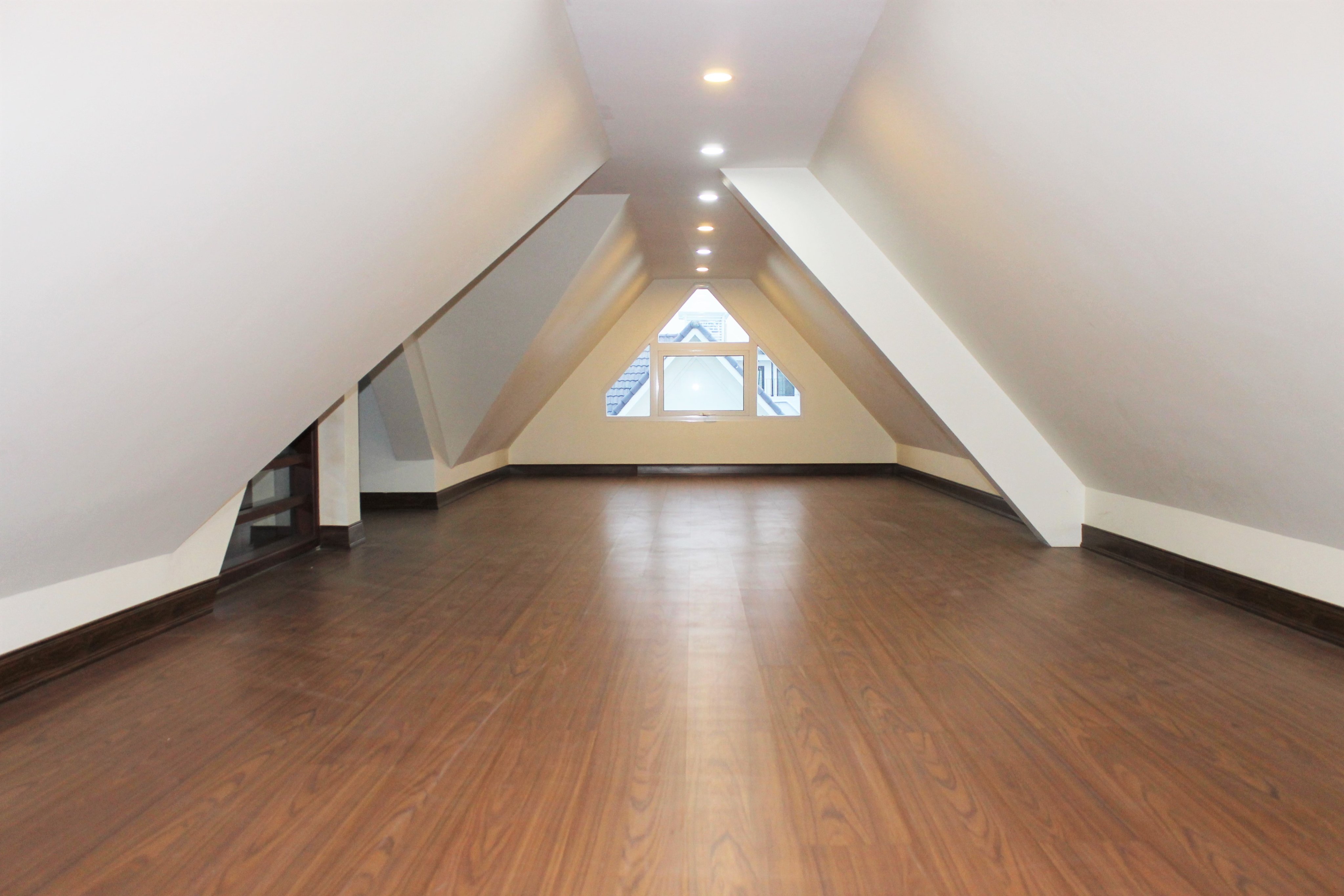 Furnished 3 Bedrooms Duplex Villa To Lease In Vinhomes Riverside 13