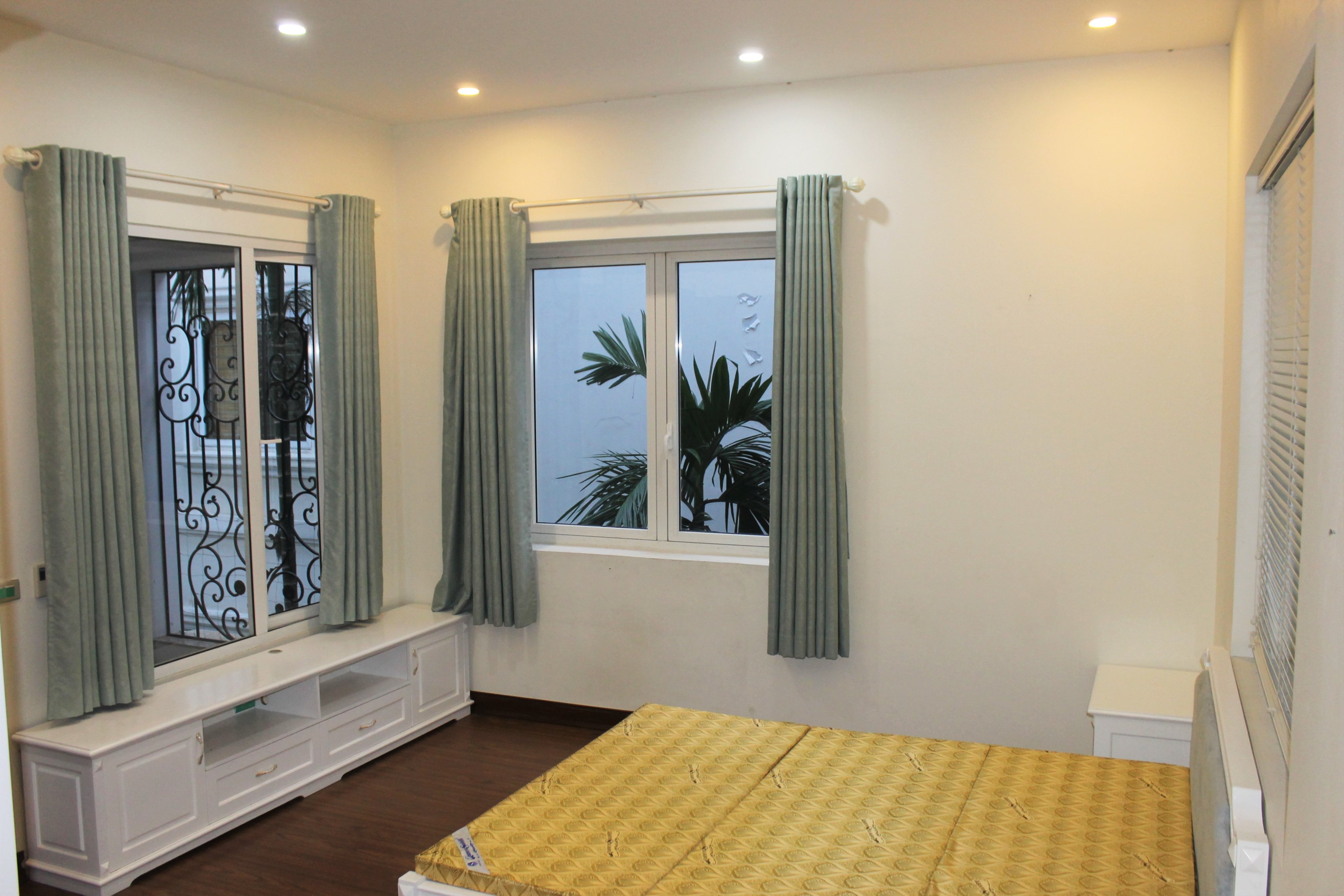 Furnished 3 Bedrooms Duplex Villa To Lease In Vinhomes Riverside 9