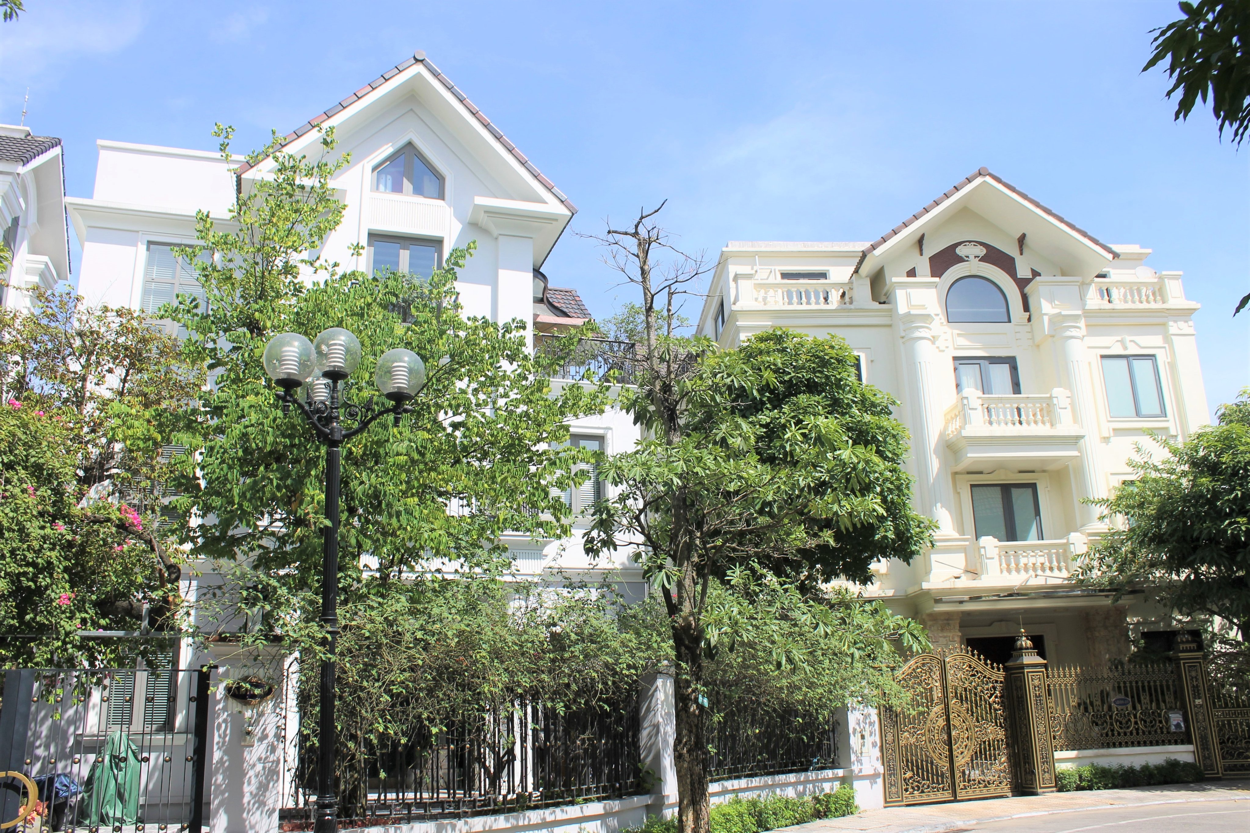 Furnished Semi-detached Vinhomes Riverside Villa To Lease 1