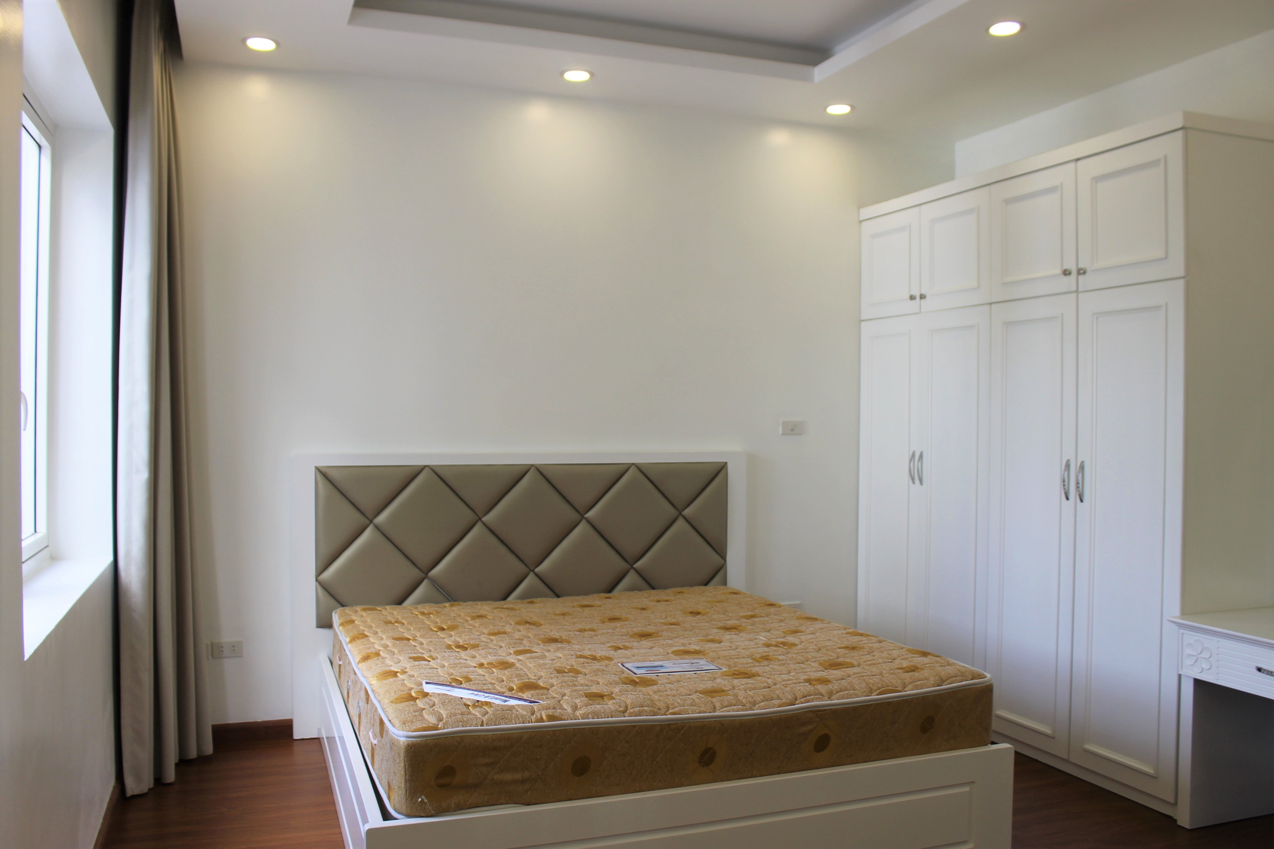 Furnished Semi-detached Vinhomes Riverside Villa To Lease 12