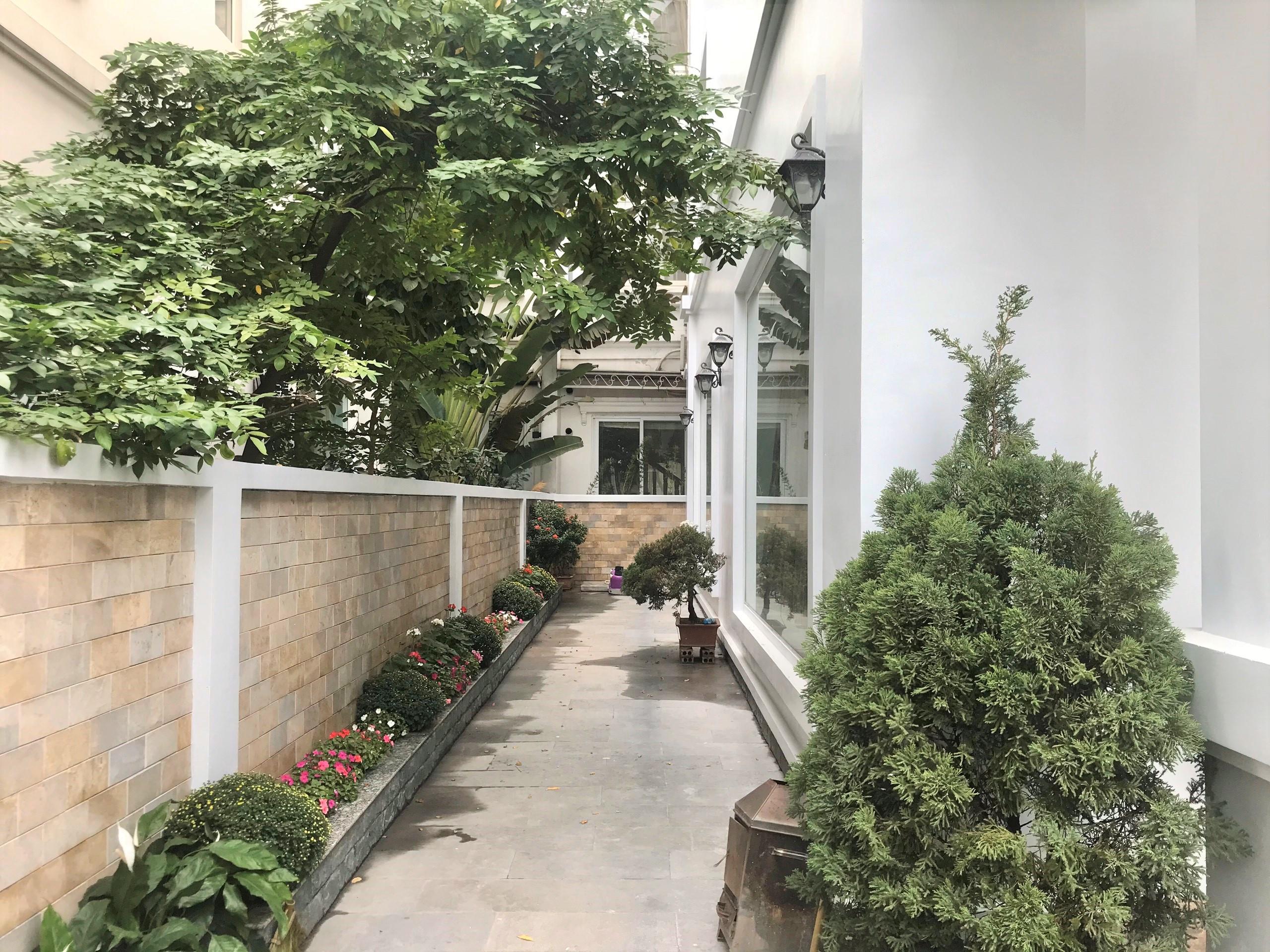 Furnished Semi-detached Vinhomes Riverside Villa To Lease 16