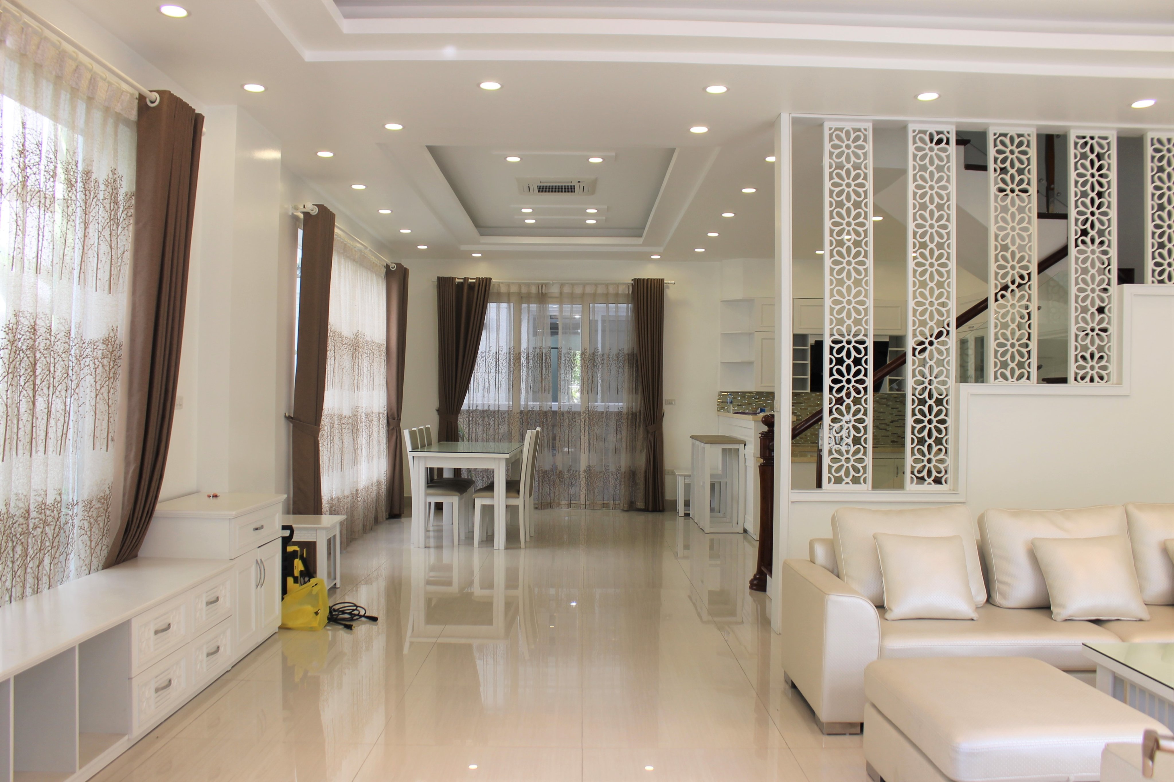 Furnished Semi-detached Vinhomes Riverside Villa To Lease 2