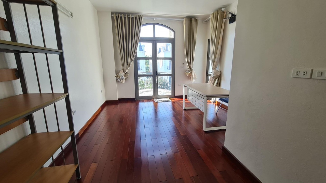 Garden Villa for rent in Phong Lan Sub-area at Vinhomes The Harmony 4
