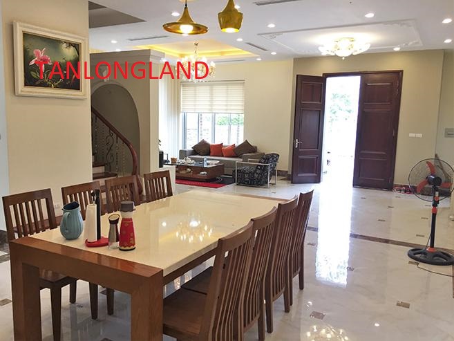 Good price villas for rent on Vinhomes Riveside - Long Bien 5