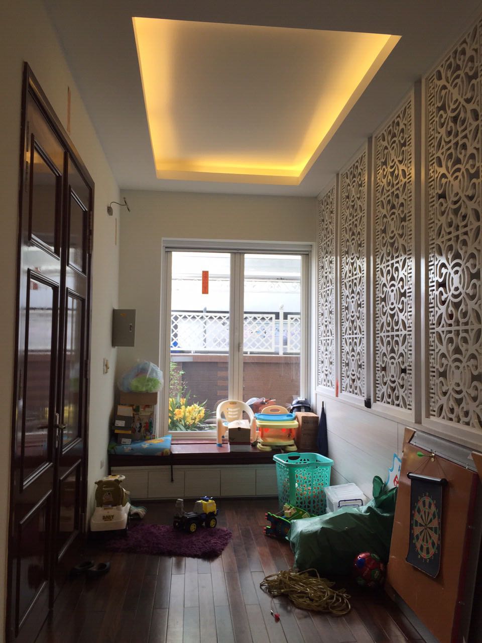 Gorgeous and well-lit 3 bedroom-villa for rent in Vinhomes Riverside! 10