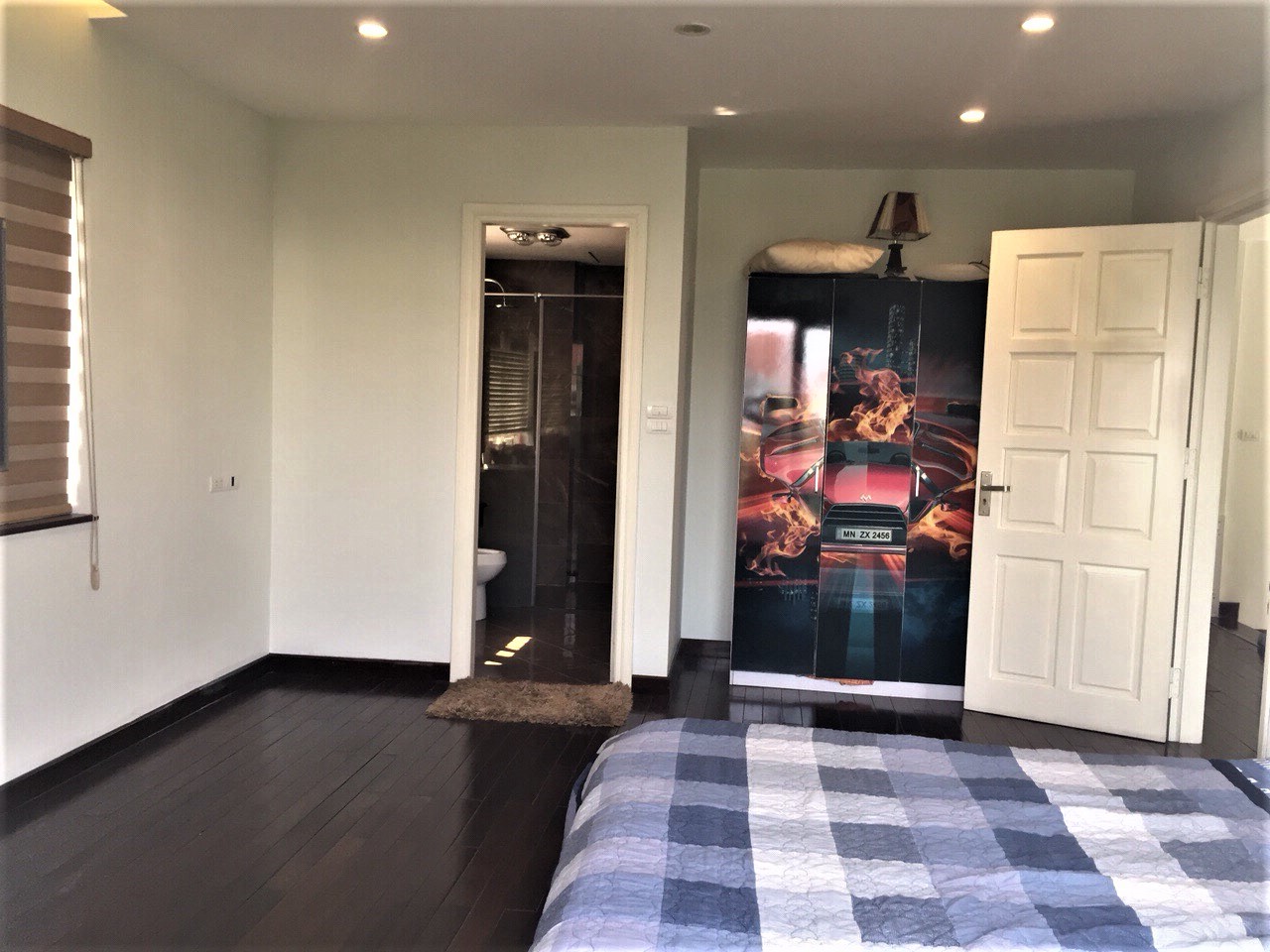 Gorgeous and well-lit 3 bedroom-villa for rent in Vinhomes Riverside! 14
