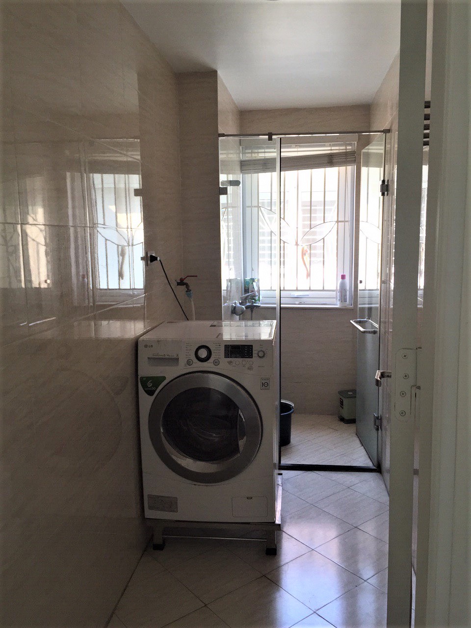 Gorgeous and well-lit 3 bedroom-villa for rent in Vinhomes Riverside! 22