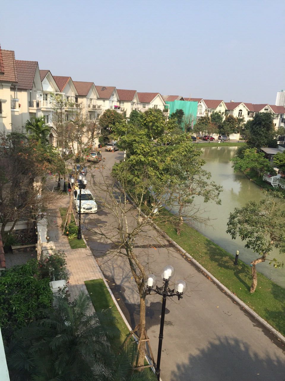 Gorgeous and well-lit 3 bedroom-villa for rent in Vinhomes Riverside! 23