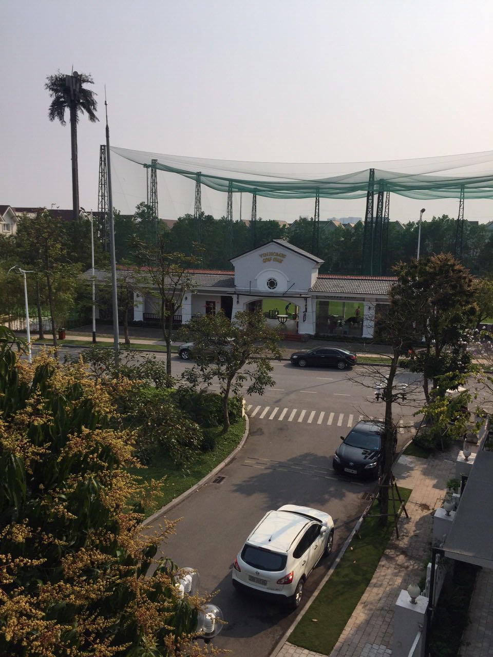 Gorgeous and well-lit 3 bedroom-villa for rent in Vinhomes Riverside! 24