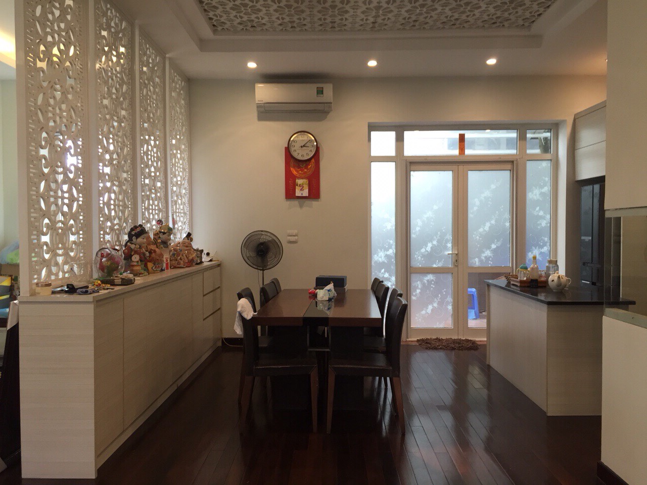Gorgeous and well-lit 3 bedroom-villa for rent in Vinhomes Riverside! 7