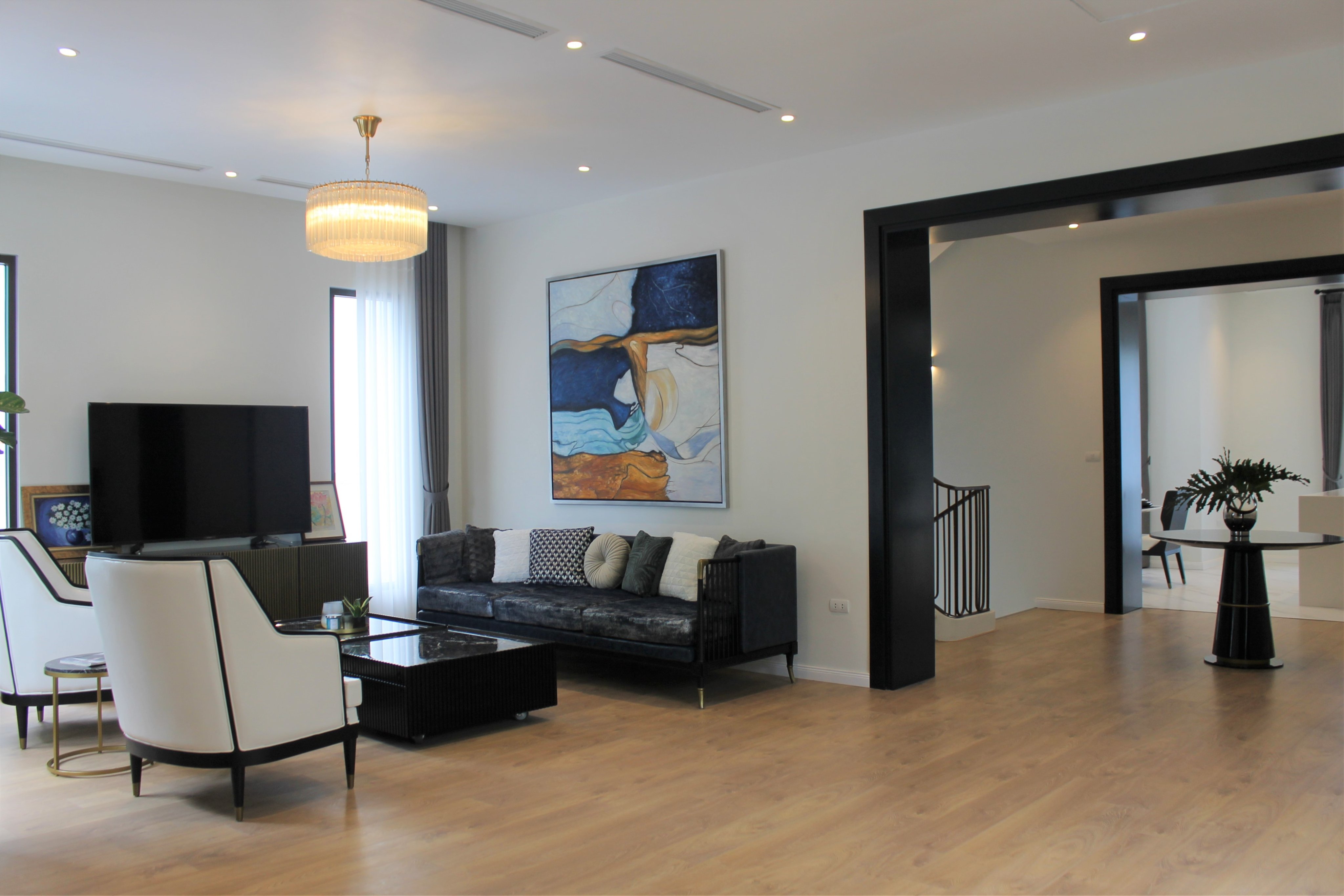 Gorgeous fully furnished detached Vinhomes Riverside villa close to BIS 2