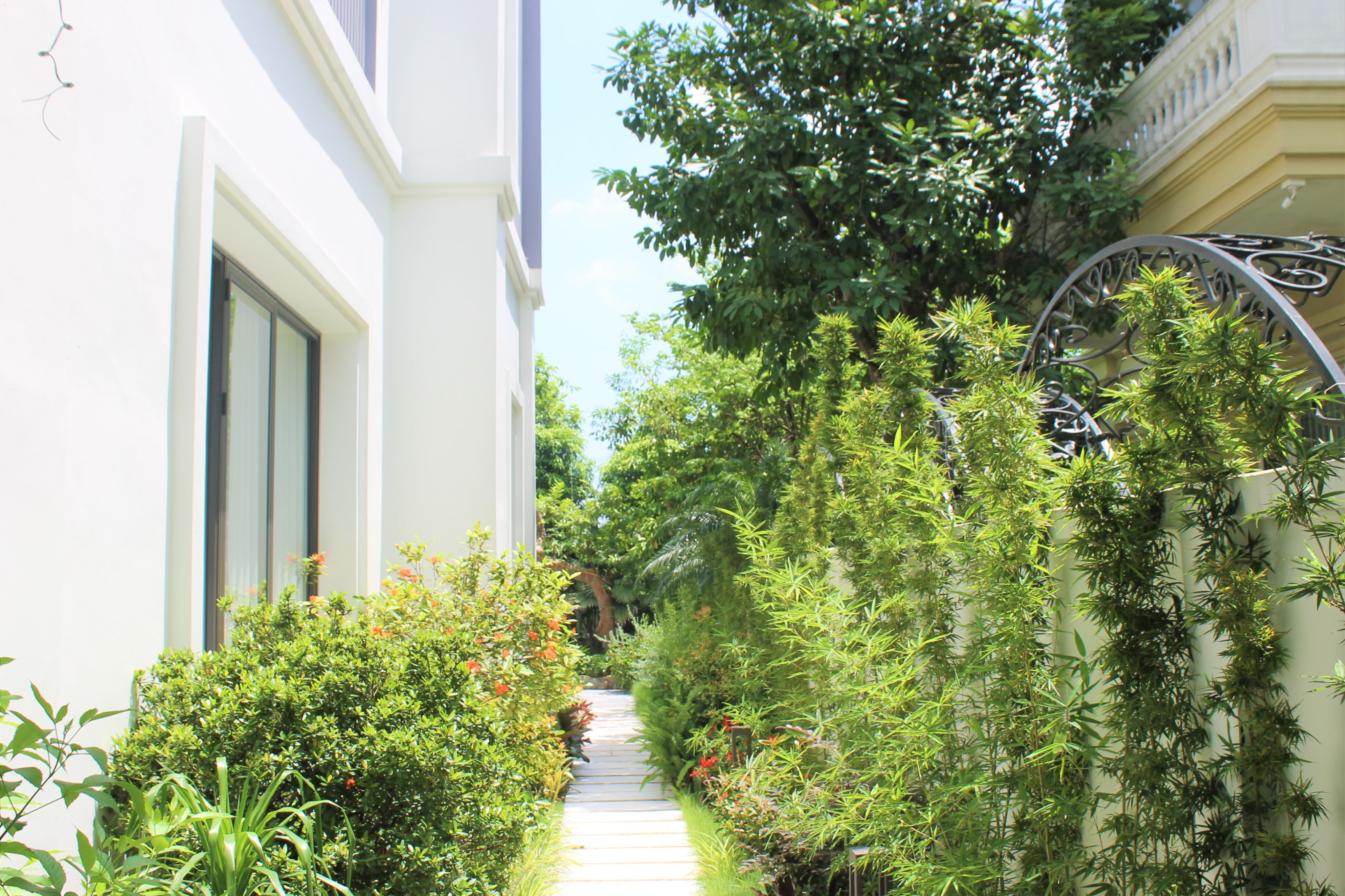 Gorgeous fully furnished detached Vinhomes Riverside villa close to BIS 20