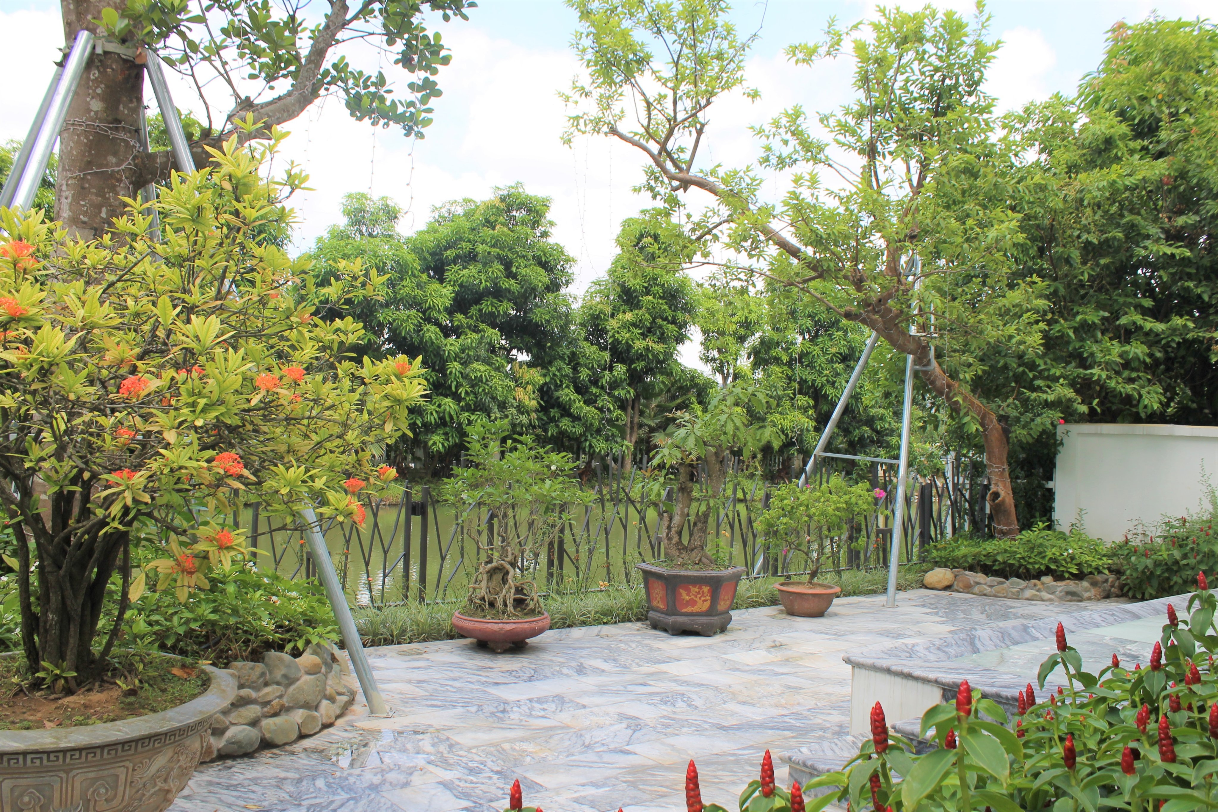 Gorgeous fully furnished detached Vinhomes Riverside villa close to BIS 21
