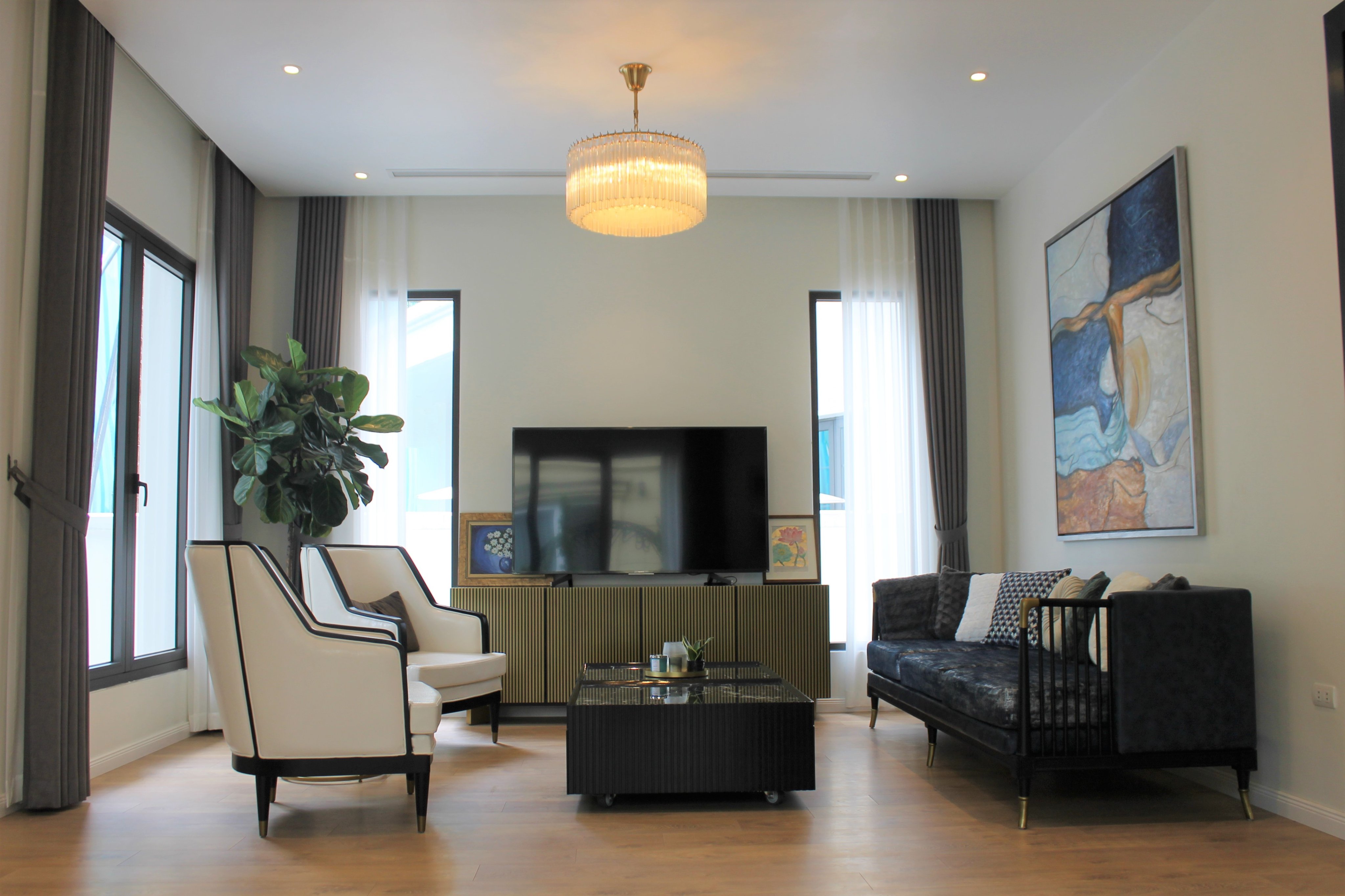 Gorgeous fully furnished detached Vinhomes Riverside villa close to BIS 3