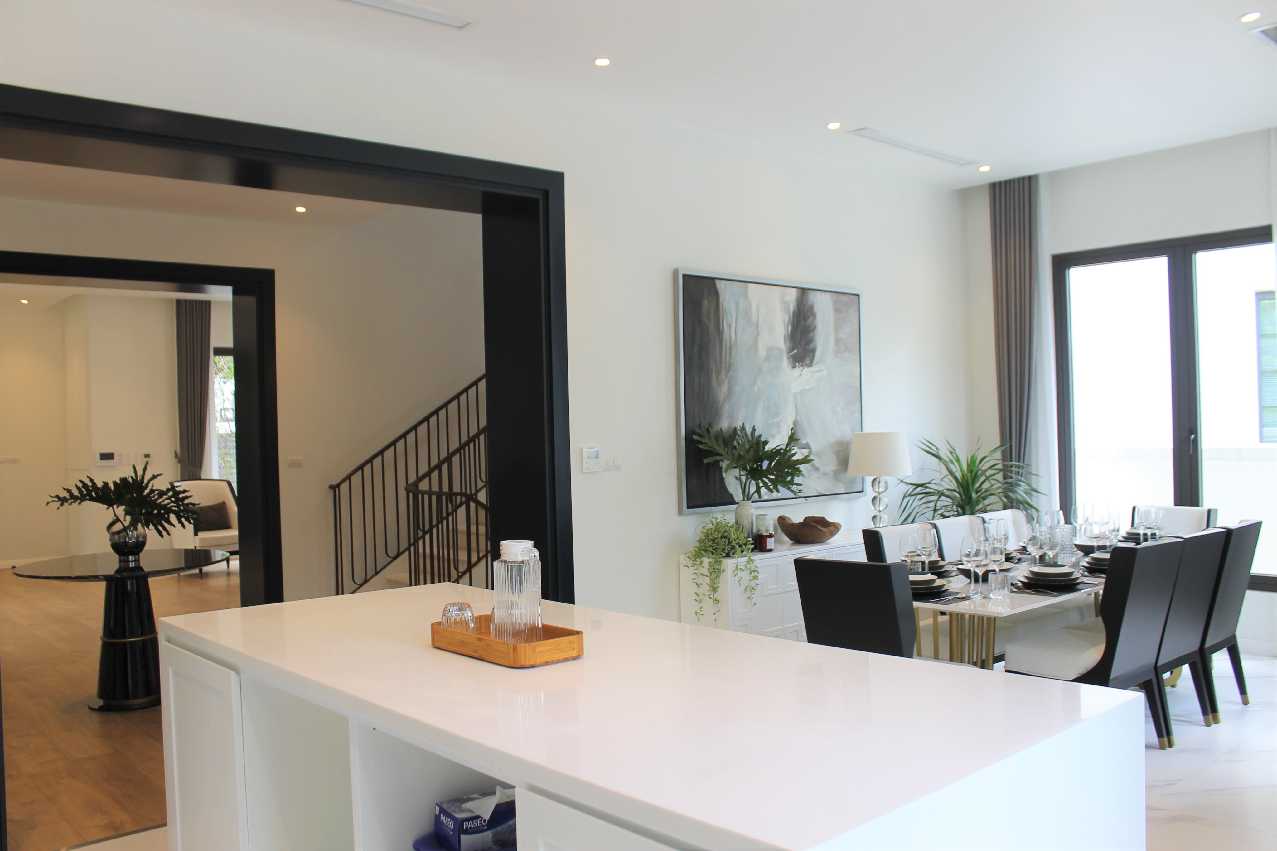 Gorgeous fully furnished detached Vinhomes Riverside villa close to BIS 7