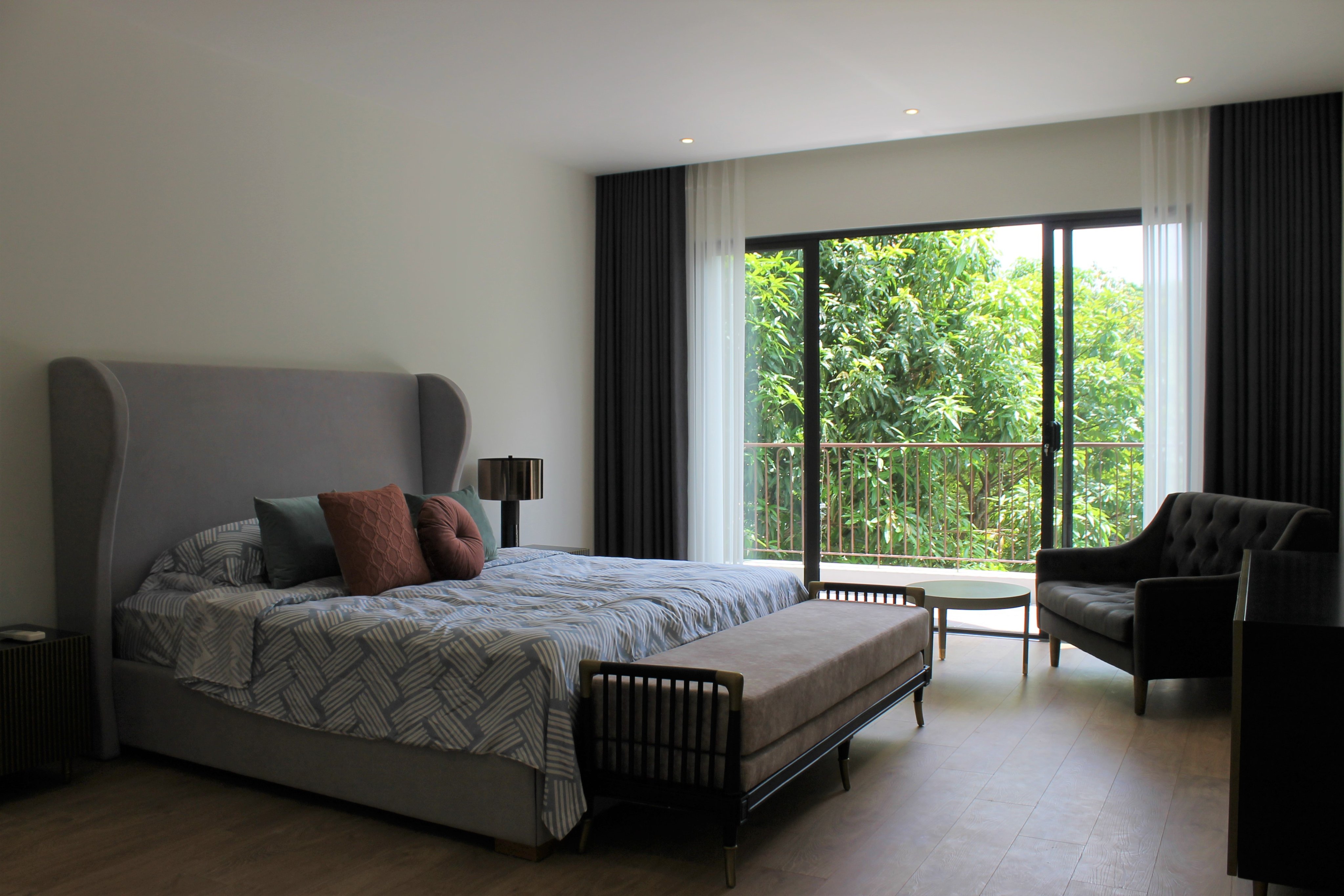Gorgeous fully furnished detached Vinhomes Riverside villa close to BIS 9