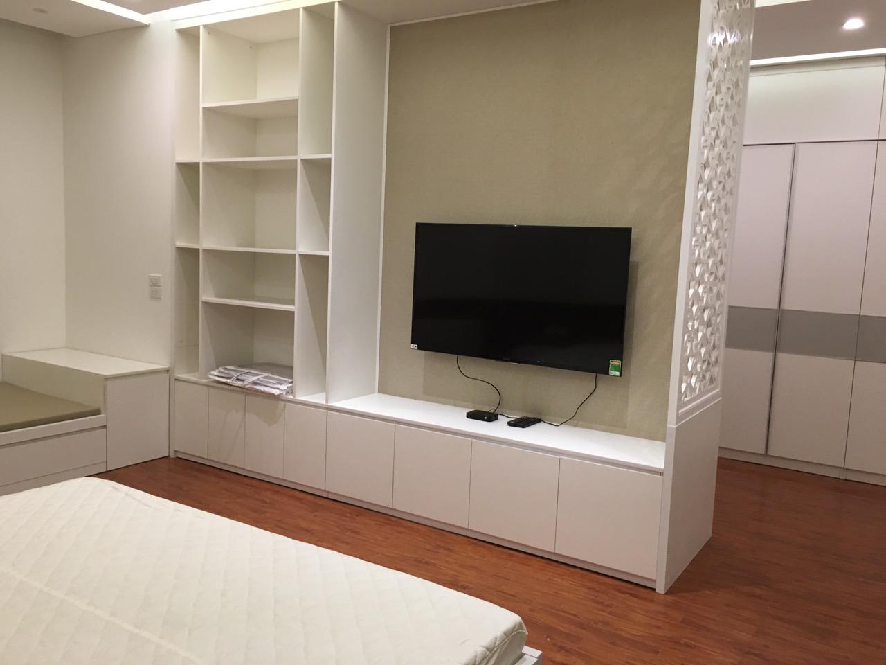 Gorgeous villa for rent at Vinhomes Riverside 9